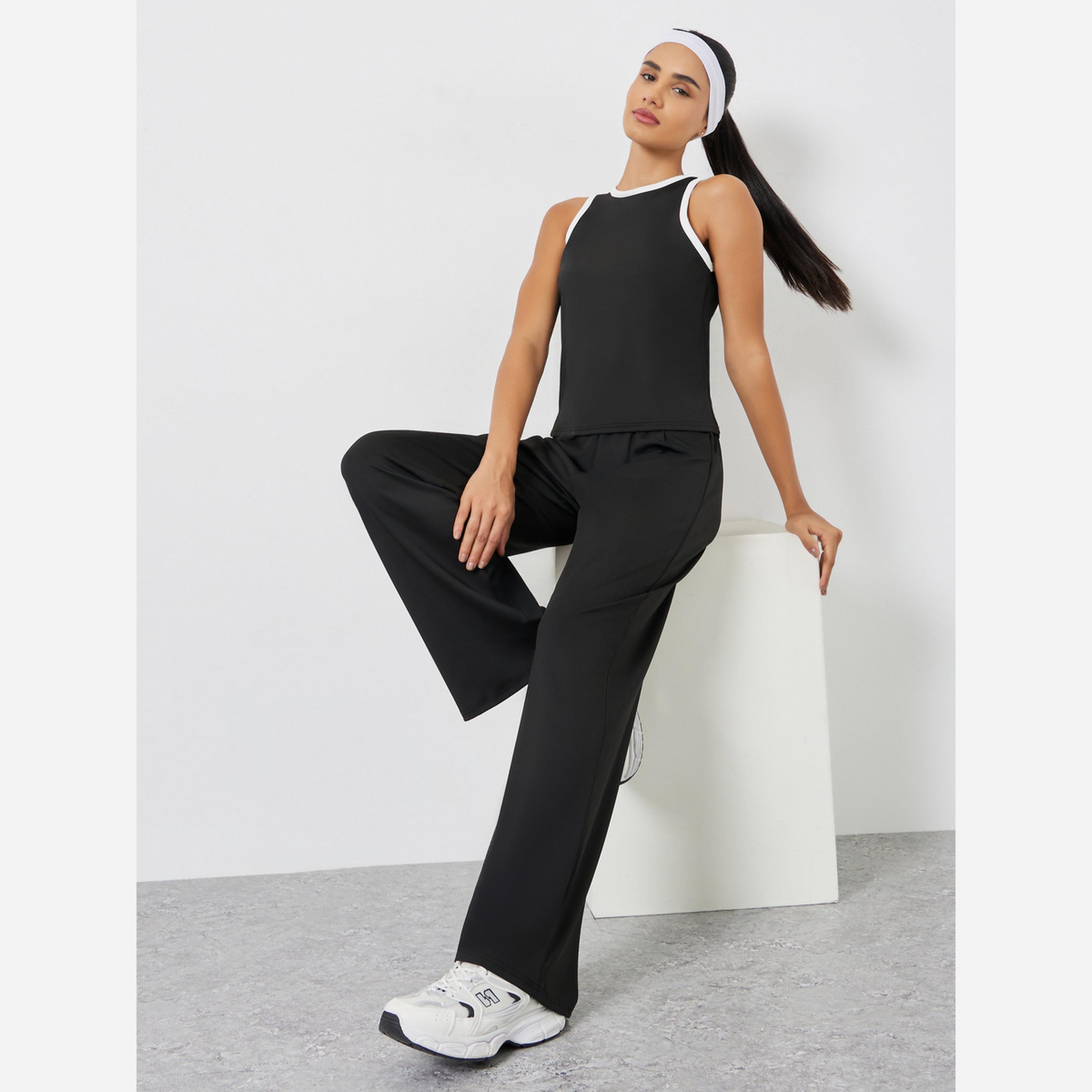 ستايلي - طقم مكون من بلوزة قصيرة بحزام لون مغاير وبنطال مقاس واسع مستقيم-women-clothing-sportswearandactivewear-trackpantsandtracksuits-image-2