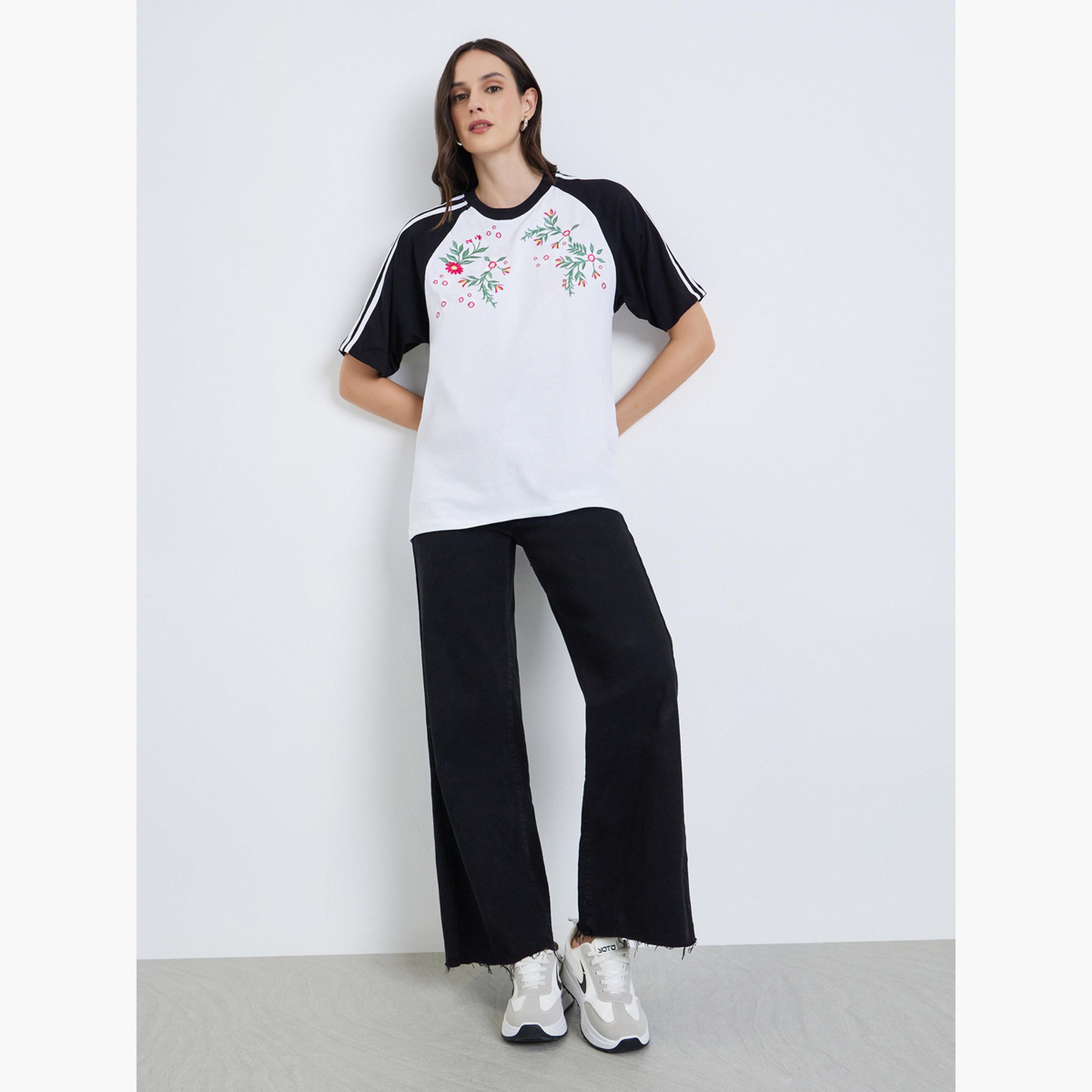 تيشيرت قطن مطرز بنمط كتل الالوان-women-clothing-tshirts-image-2