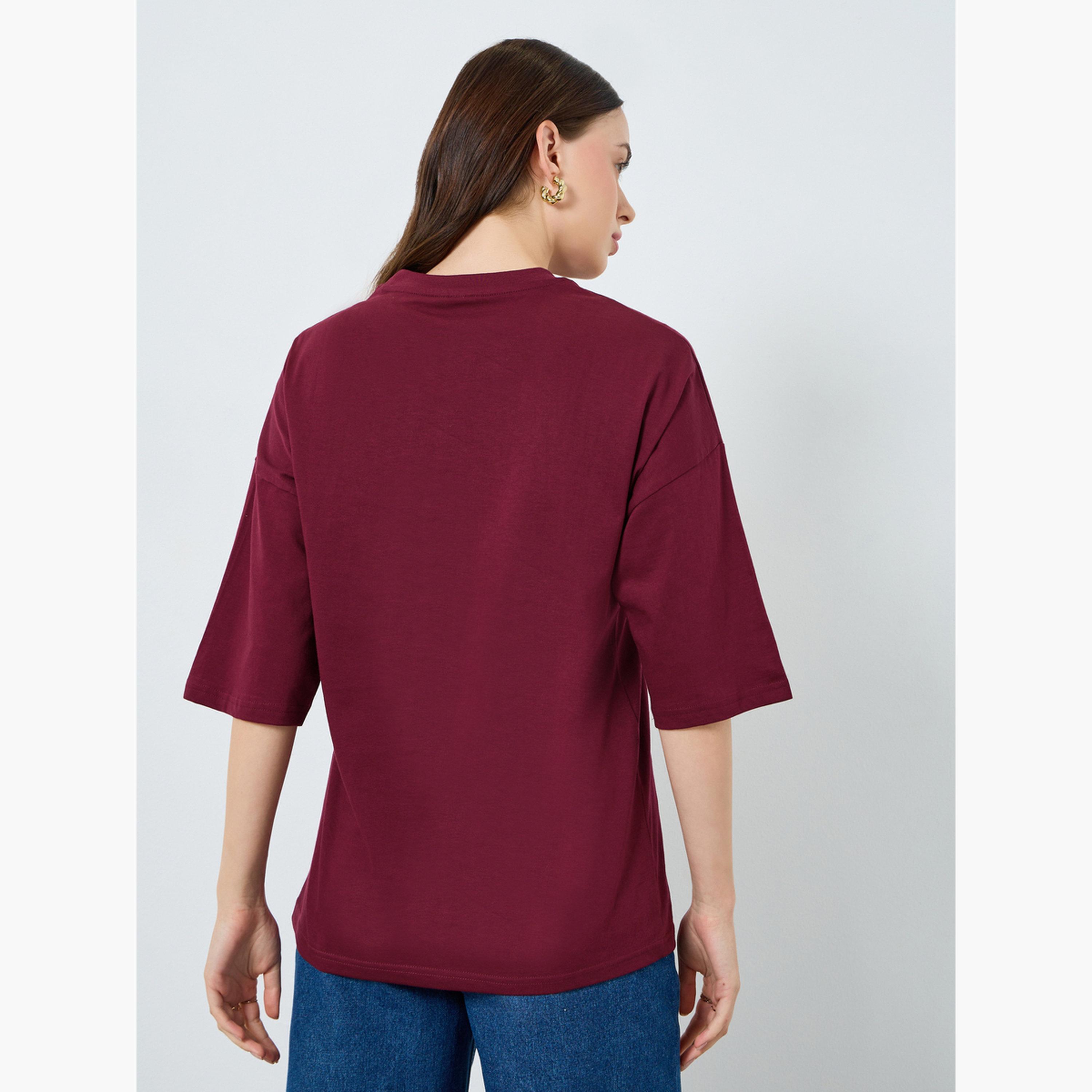 تيشيرت بطبعة شعار-women-clothing-tshirts-image-5