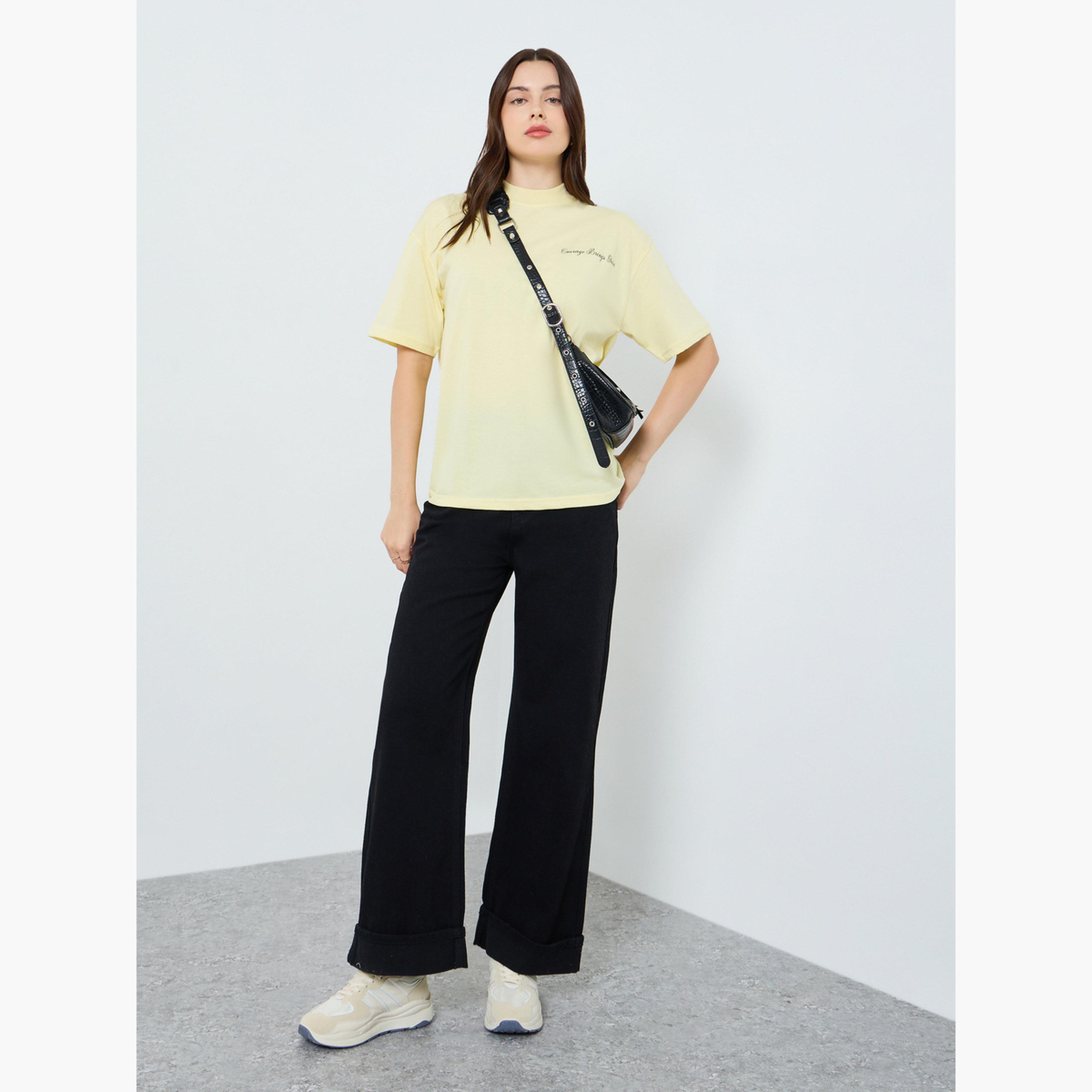 تيشيرت واسع بطبعة كتابة وأكمام قصيرة-women-clothing-tshirts-image-2