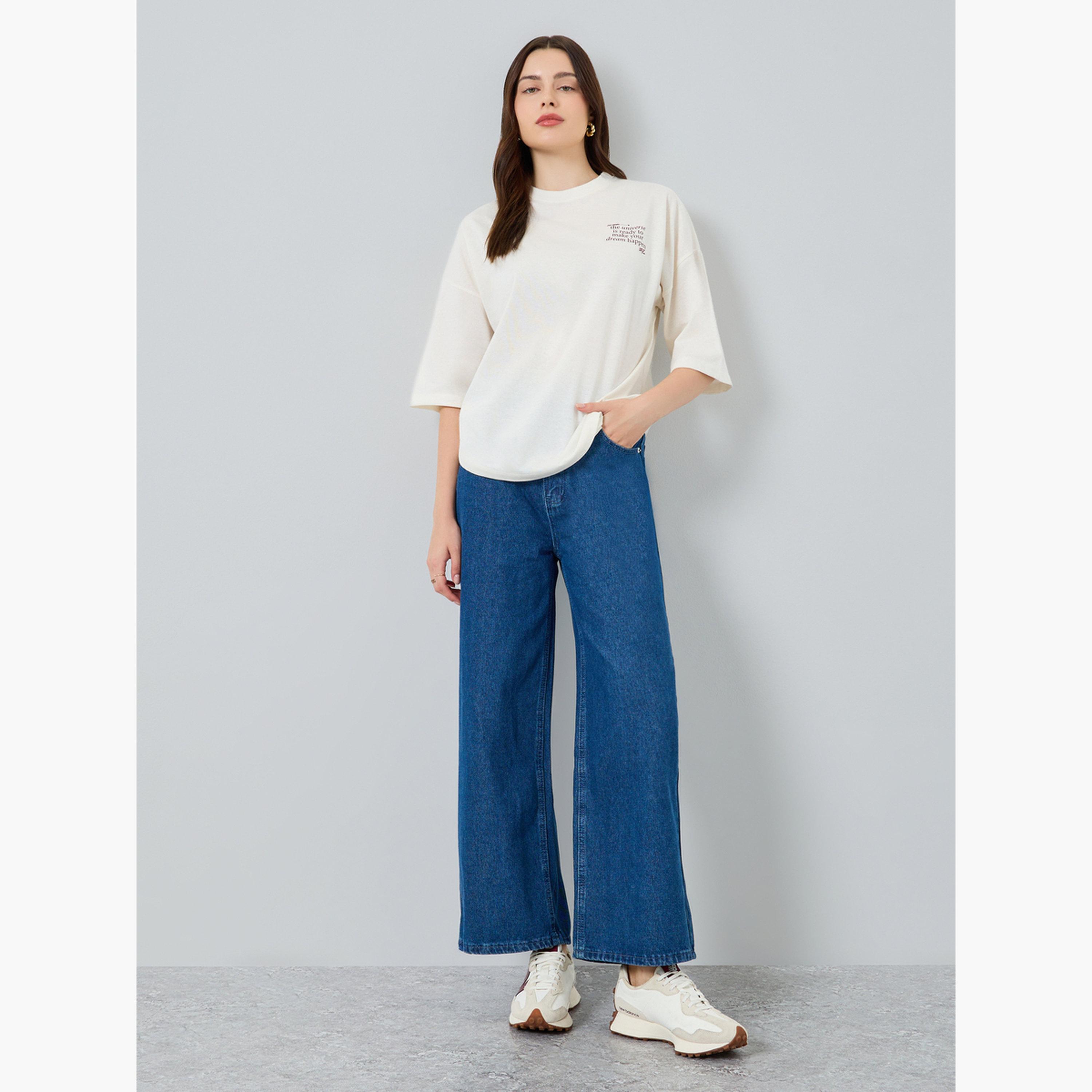 تيشيرت بقصة واسعة بطبعة شعار-women-clothing-tshirts-image-2