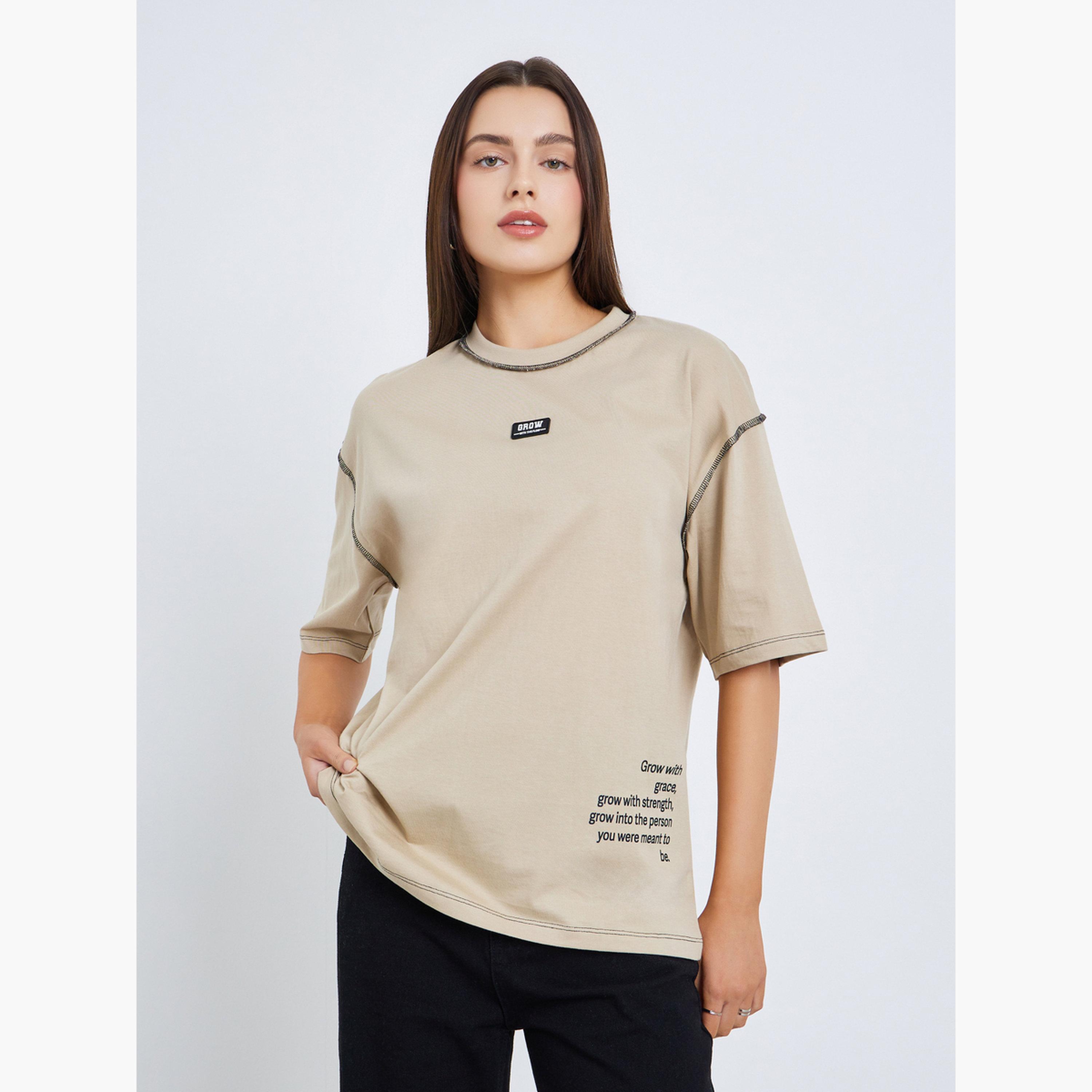 تيشيرت واسع بطبعة جرافيك وخياطة متباينة-women-clothing-tshirts-image-1