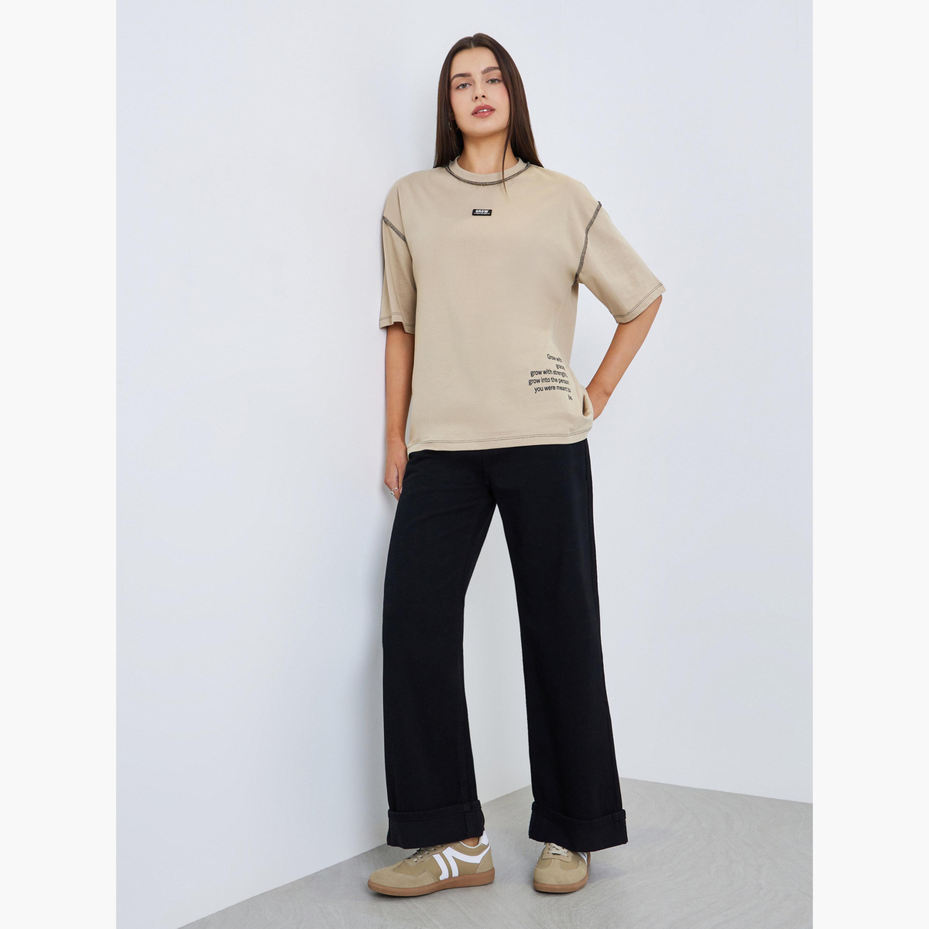 تيشيرت واسع بطبعة جرافيك وخياطة متباينة-women-clothing-tshirts-image-2