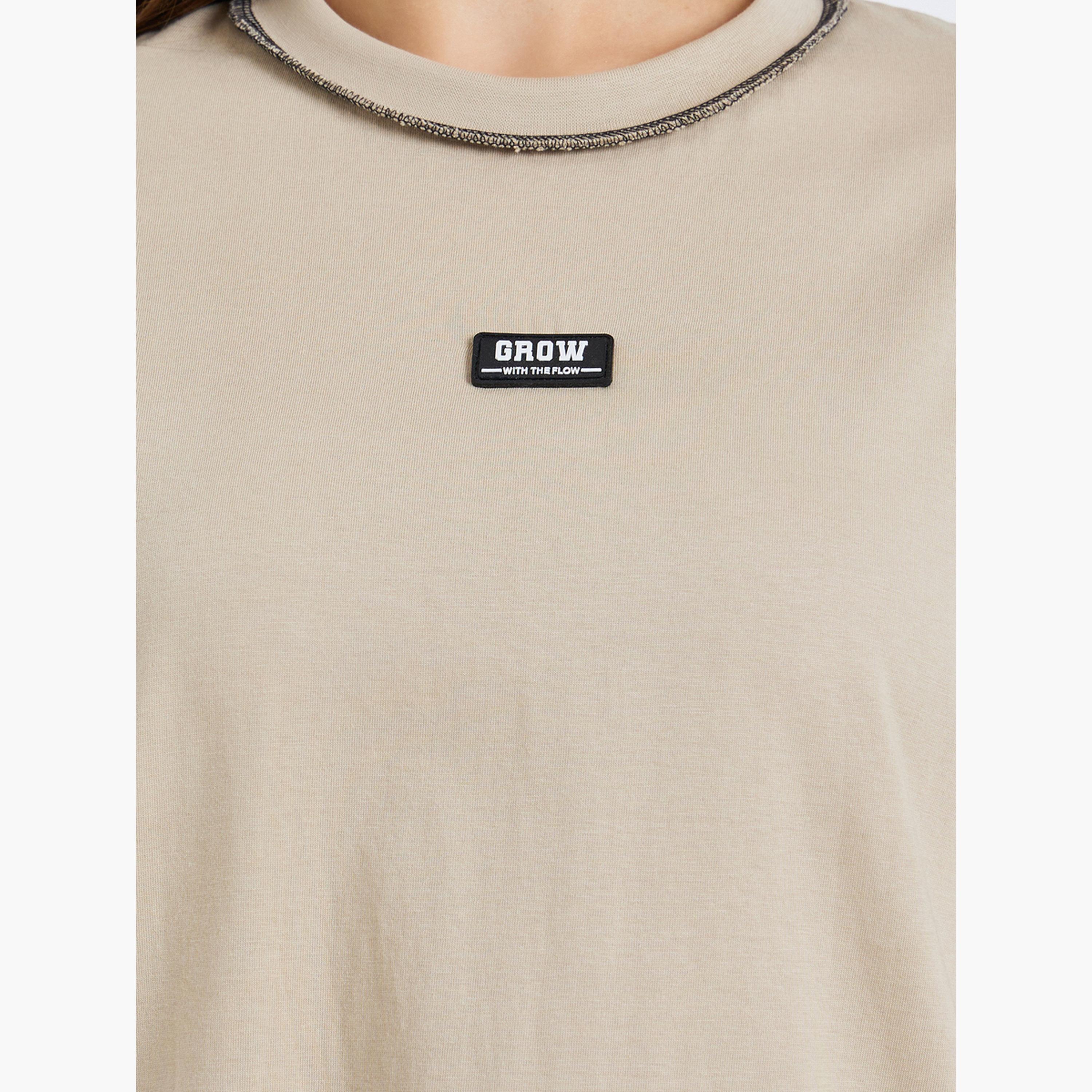 تيشيرت واسع بطبعة جرافيك وخياطة متباينة-women-clothing-tshirts-image-3