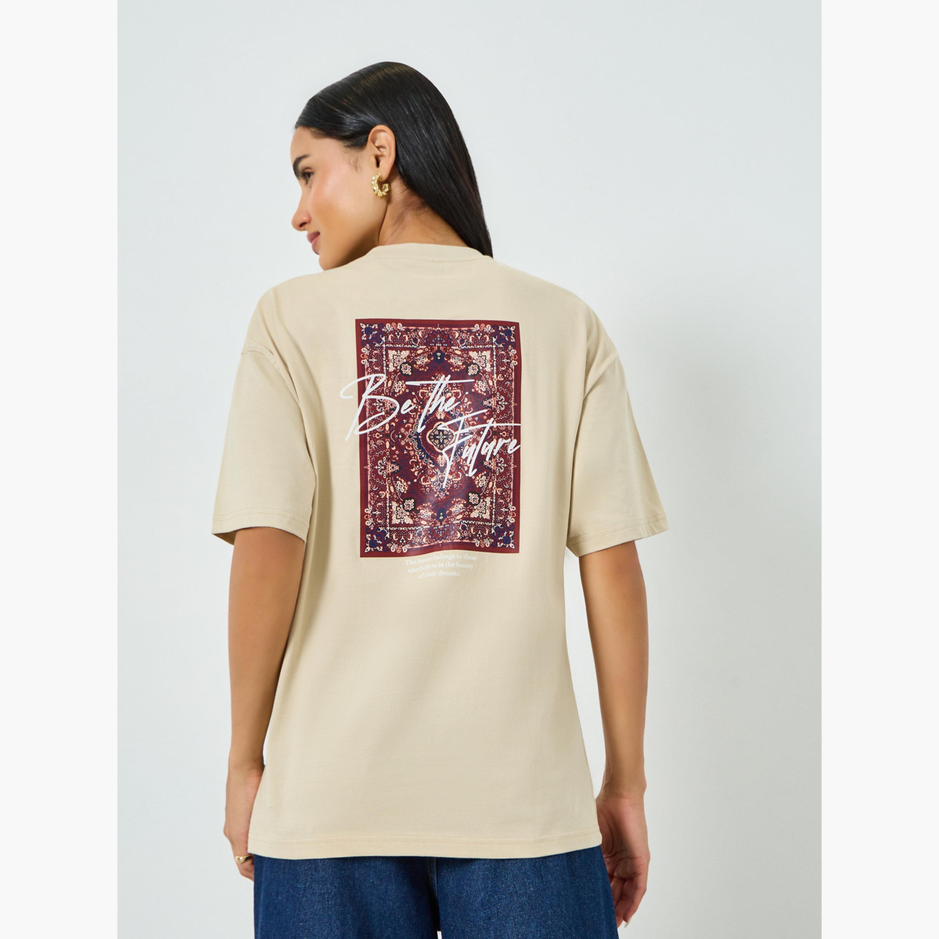 تيشيرت قطني بطبعة رسومات وقصة واسعة-women-clothing-tshirts-image-5