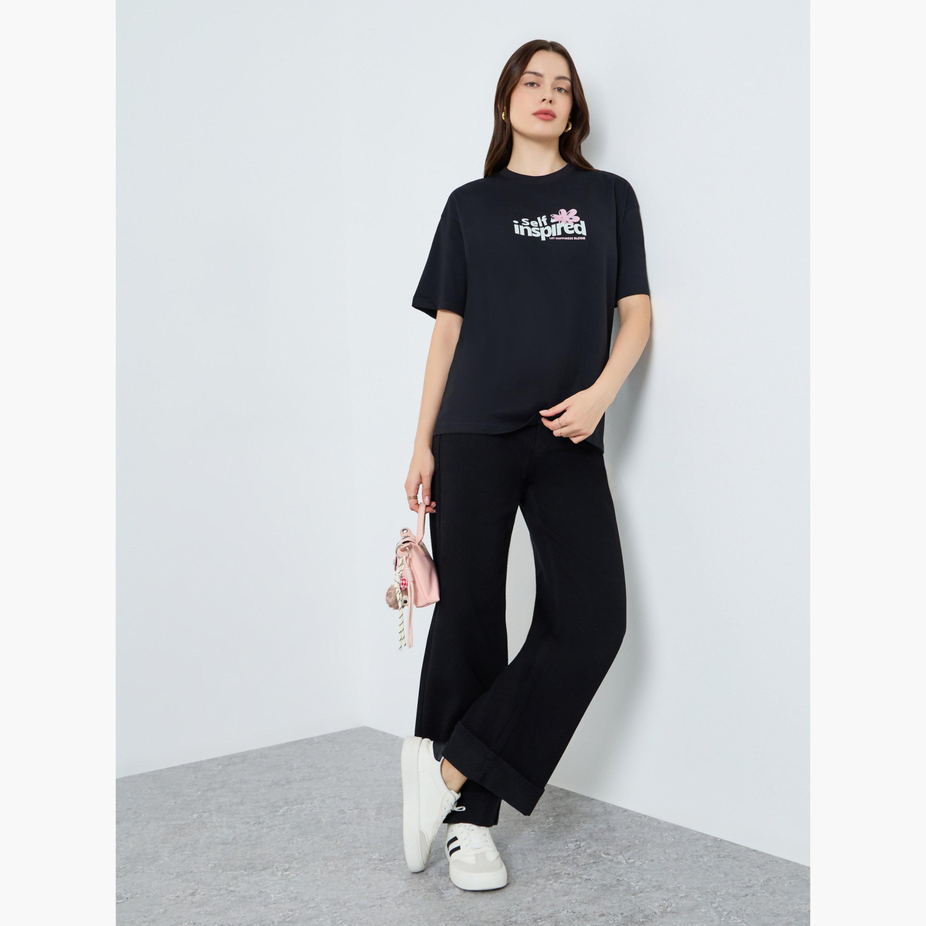 تيشيرت بقصة واسعة بطبعة جرافيك-women-clothing-tshirts-image-2