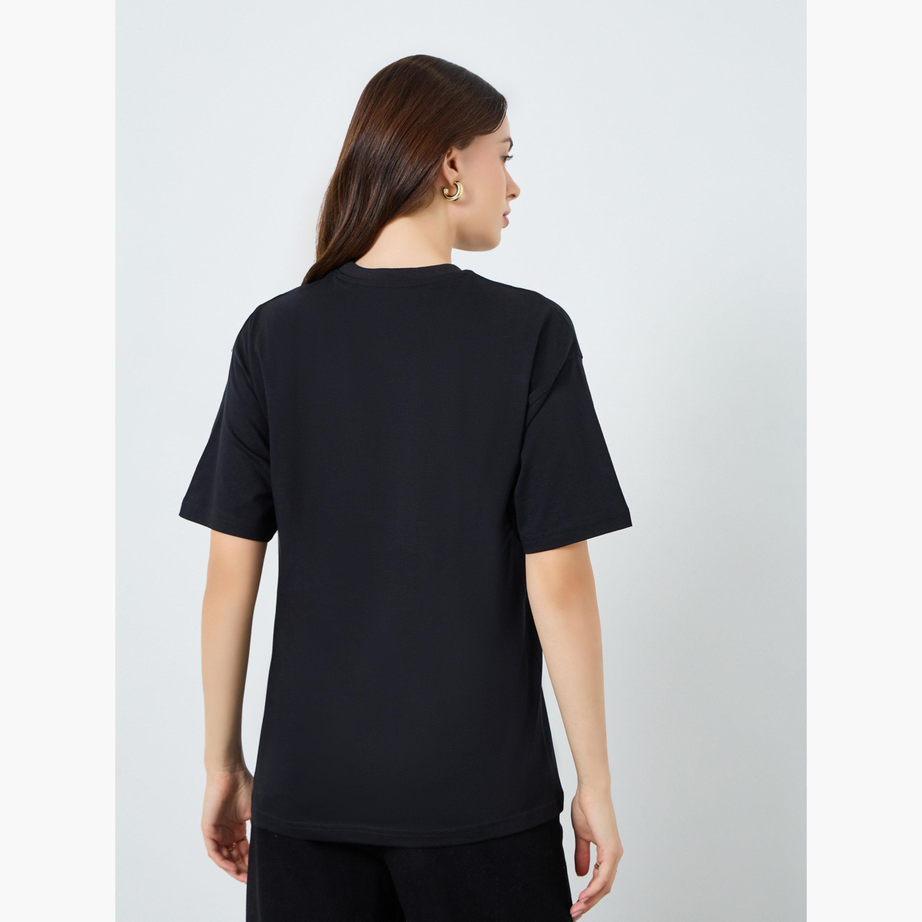 تيشيرت بقصة واسعة بطبعة جرافيك-women-clothing-tshirts-image-5