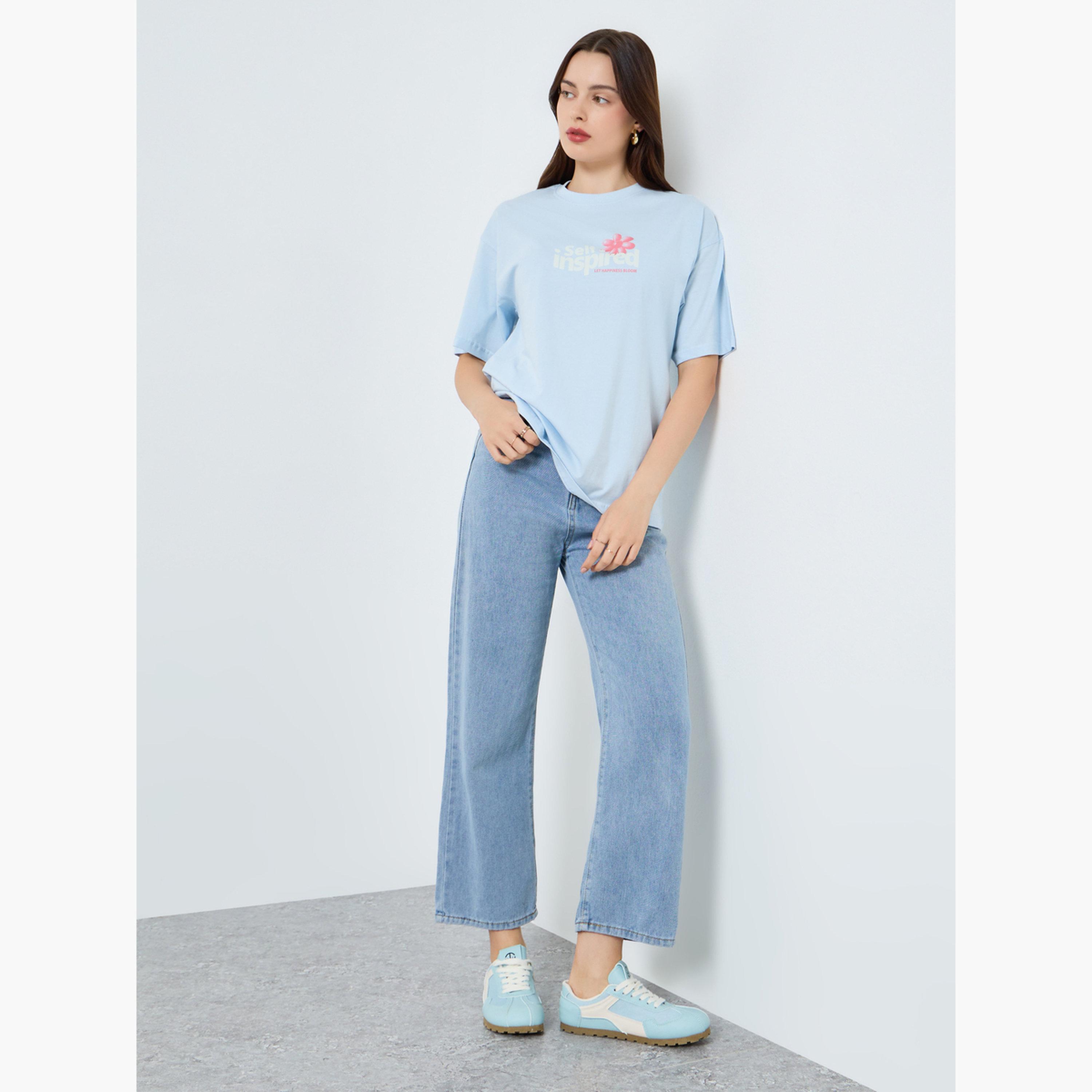 تيشيرت بقصة واسعة بطبعة جرافيك-women-clothing-tshirts-image-2