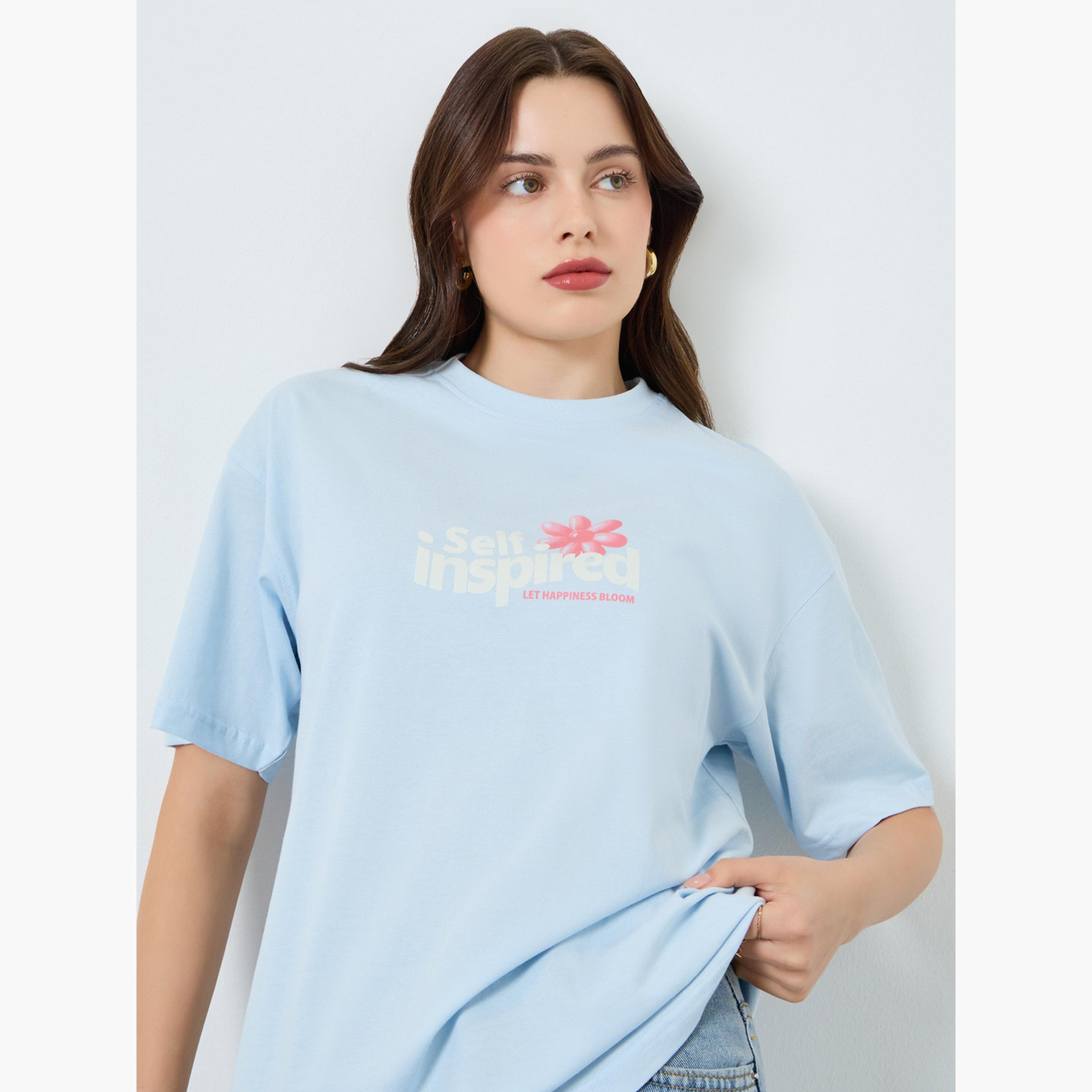 تيشيرت بقصة واسعة بطبعة جرافيك-women-clothing-tshirts-image-3