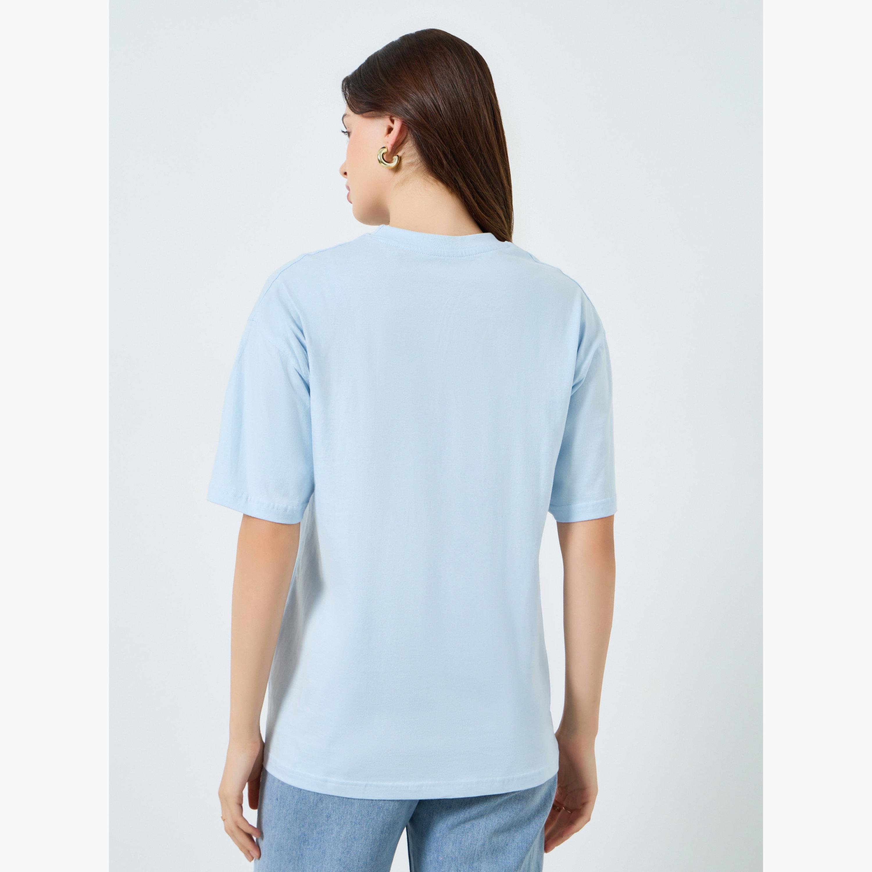 تيشيرت بقصة واسعة بطبعة جرافيك-women-clothing-tshirts-image-5