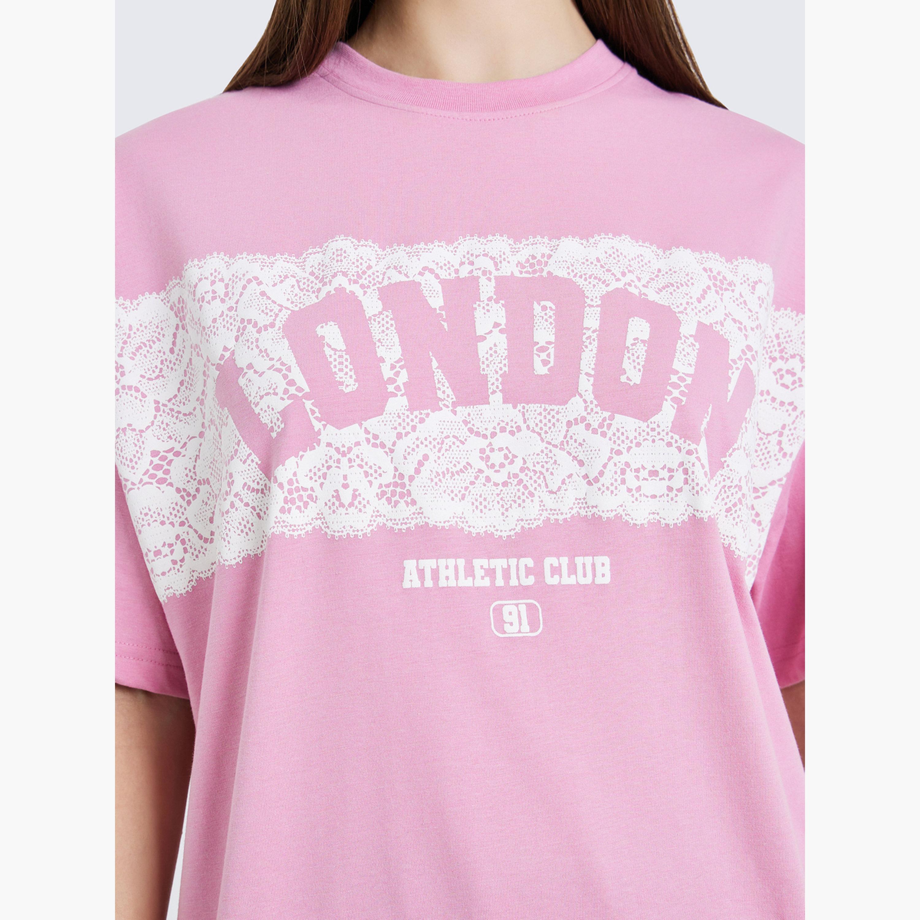 تيشيرت بشعار لندن وقصة واسعة-women-clothing-tshirts-image-4