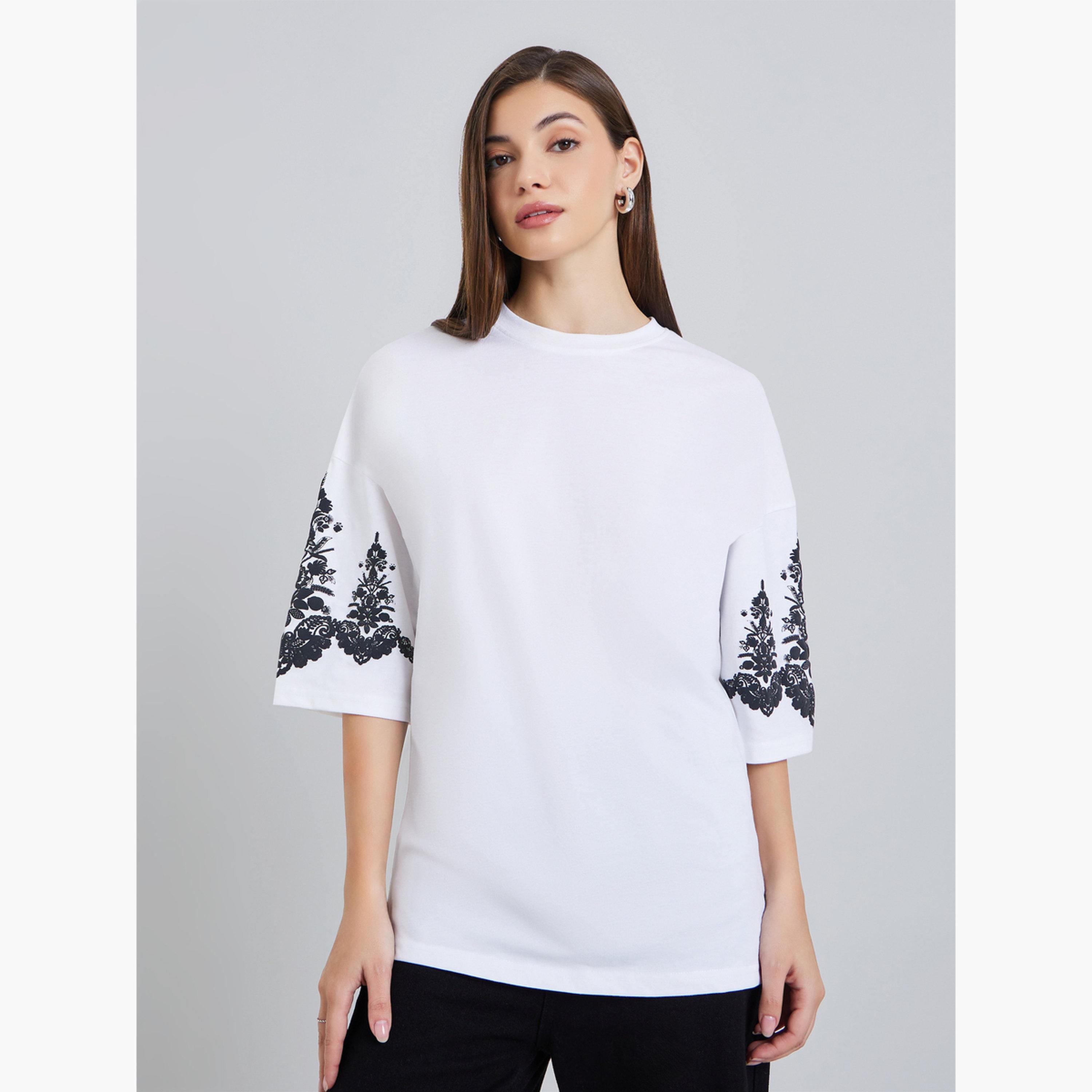 تيشيرت بأكمام مطرزة وقصة واسعة-women-clothing-tshirts-image-1