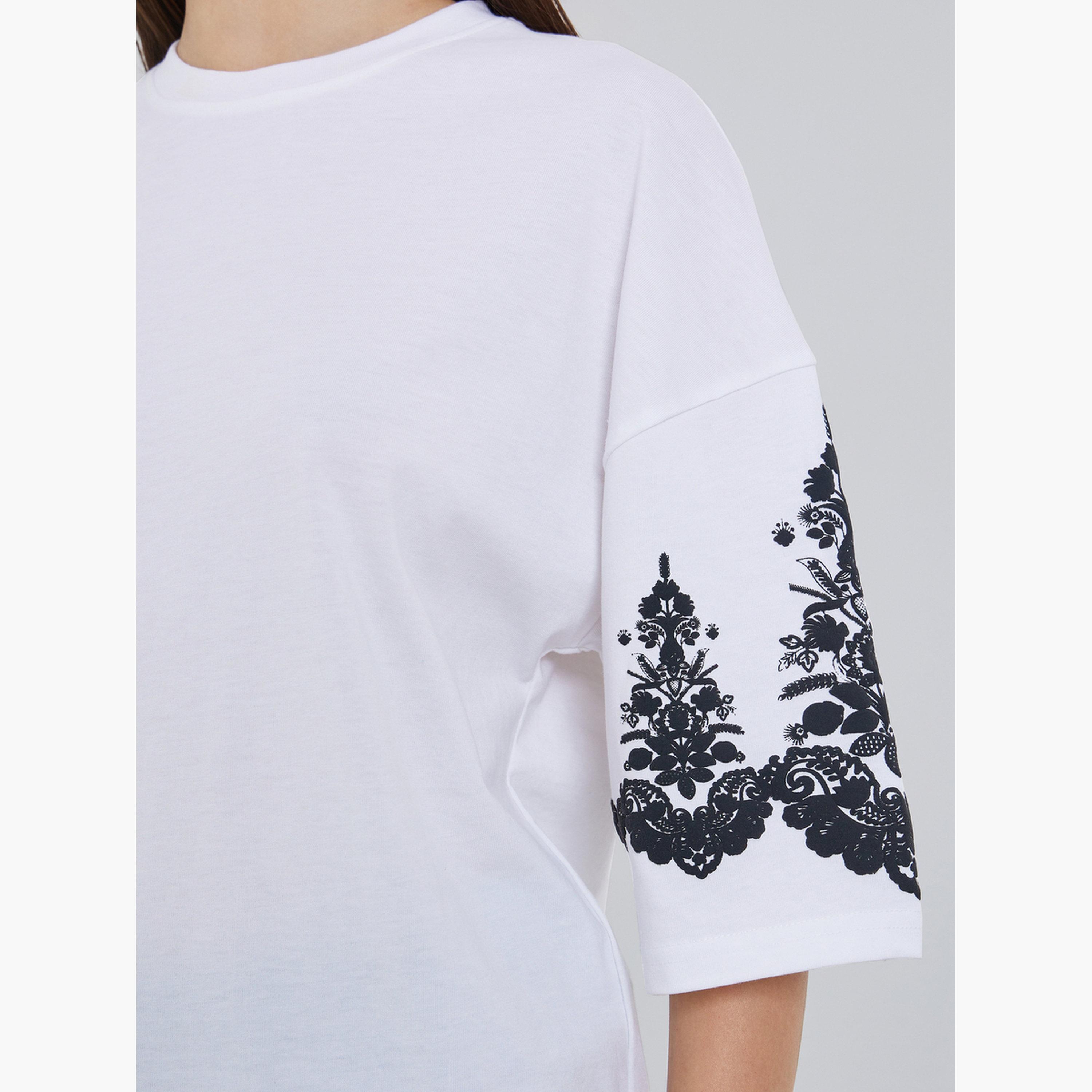 تيشيرت بأكمام مطرزة وقصة واسعة-women-clothing-tshirts-image-4