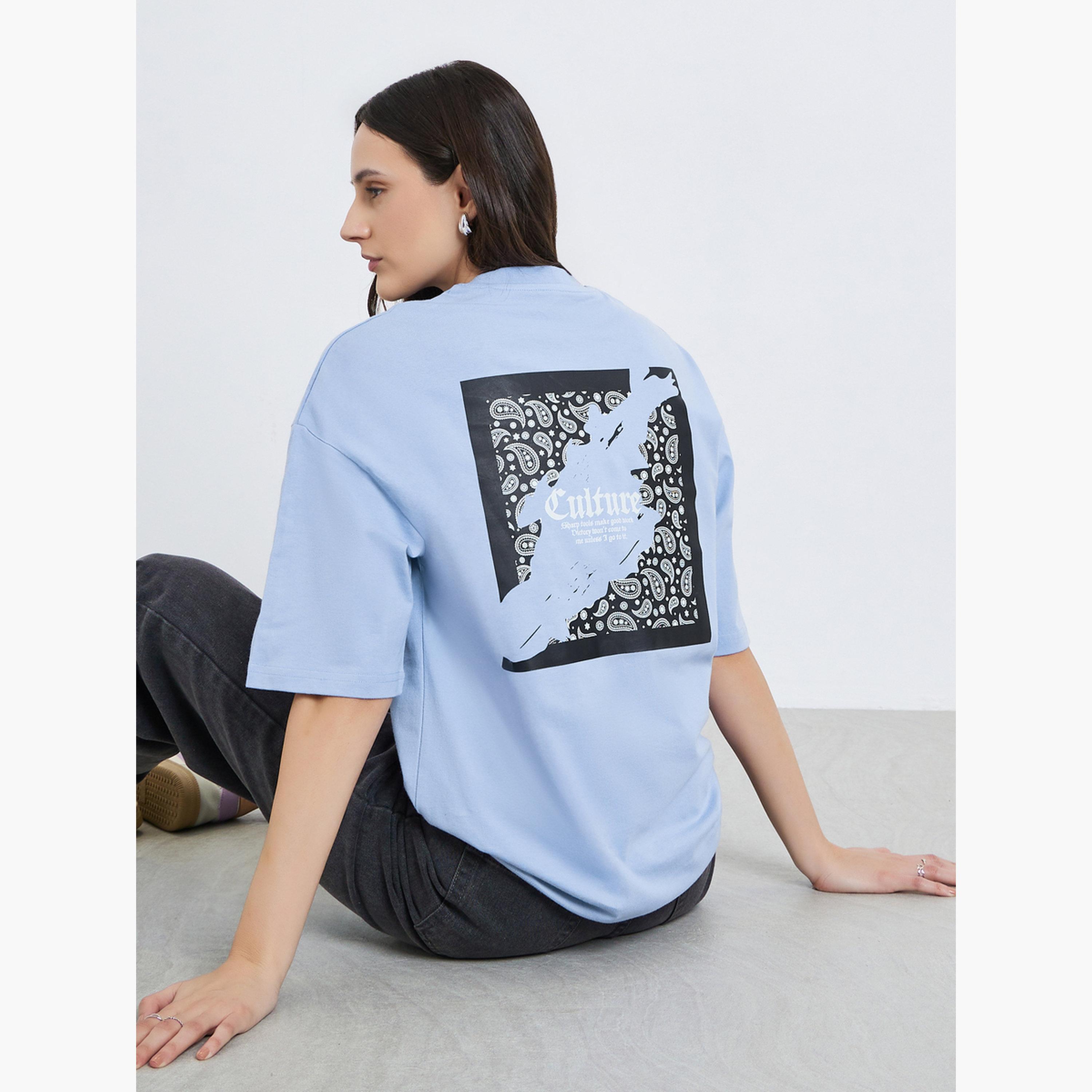 تيشيرت بطبعة جرافيك وقصة واسعة-women-clothing-tshirts-image-3