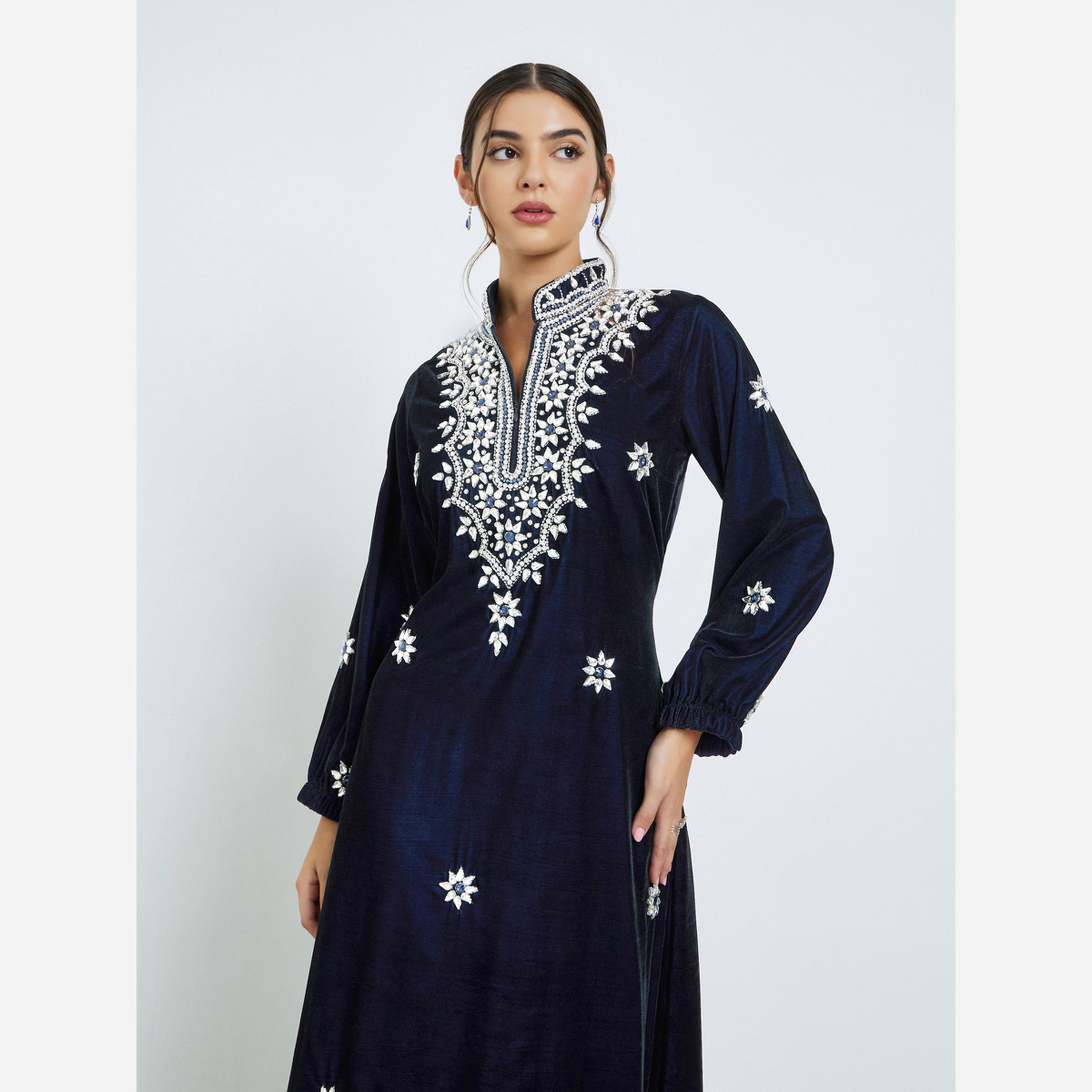 ماكسيم كرييشن - جلابية مخمل فاخرة مطرزة بأحجار فضية-women-arabicclothing-jalabiyas-image-4