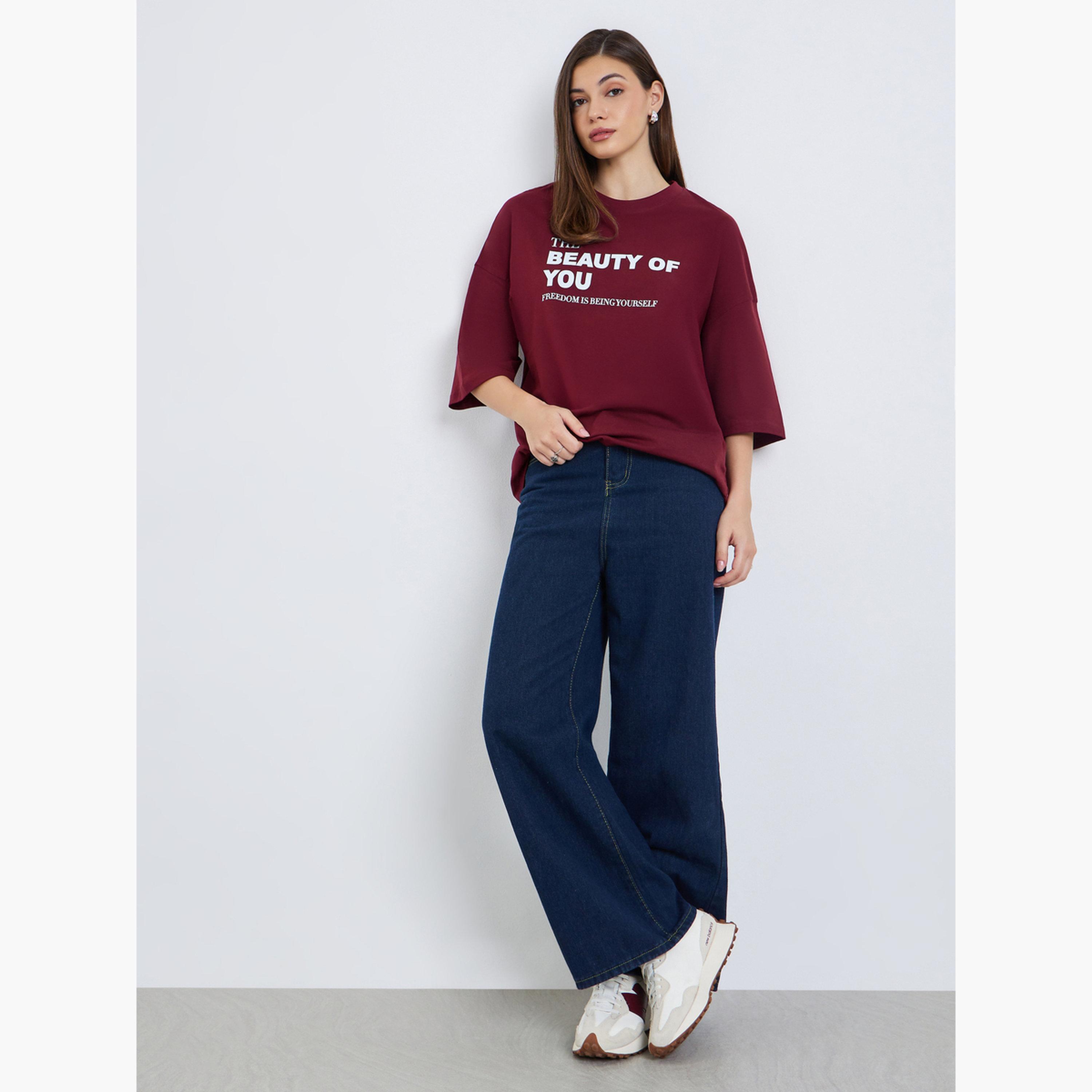 تيشيرت بطبعة شعار وقصة واسعة-women-clothing-tshirts-image-2