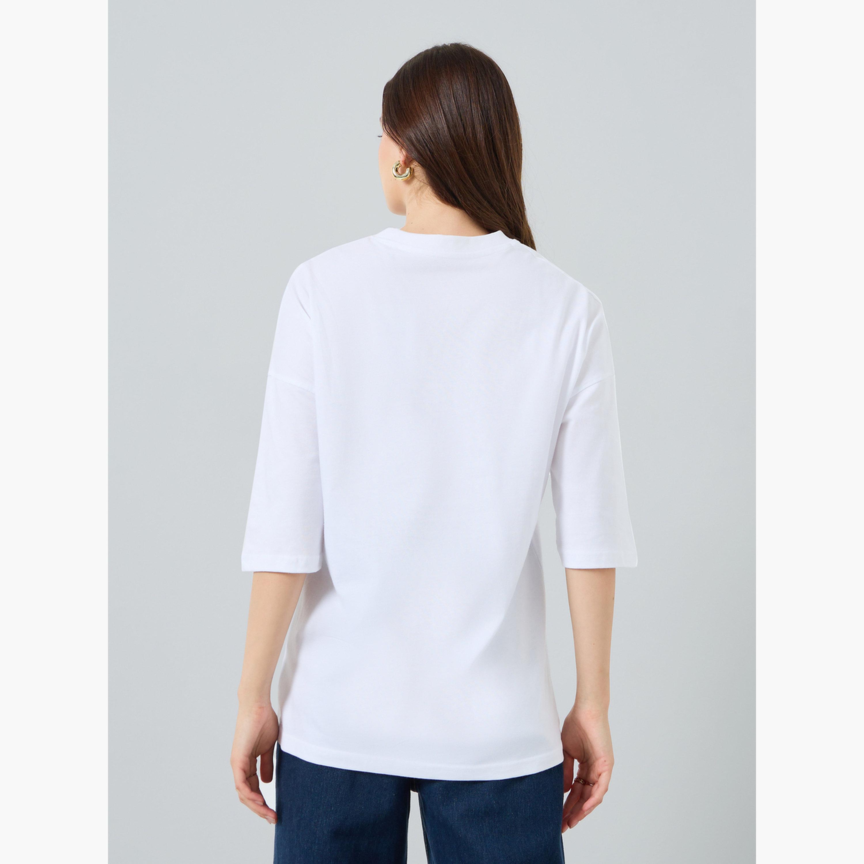 تيشيرت بقصة واسعة بطبعة شعار-women-clothing-tshirts-image-5