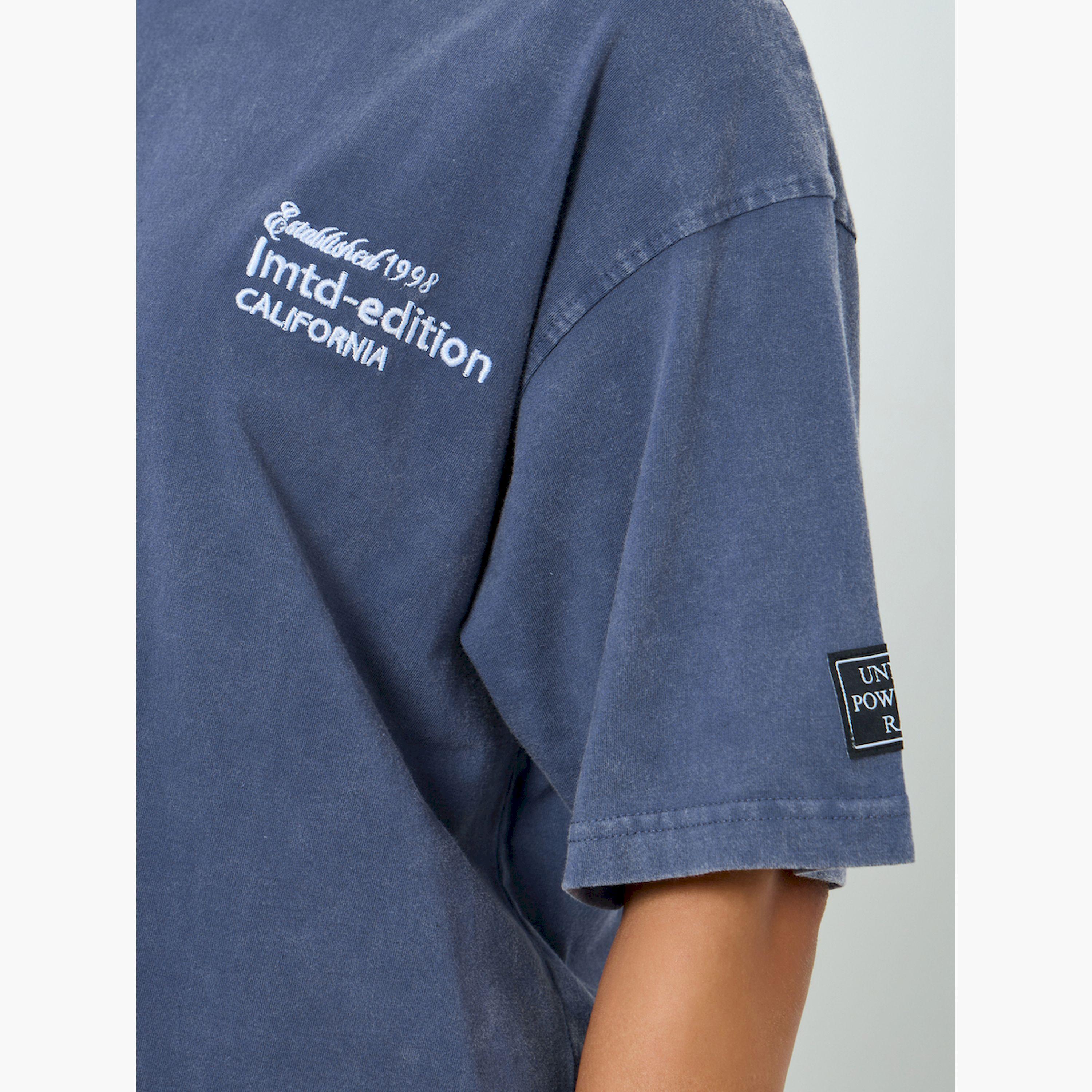 تيشيرت نسائي فضفاض بتأثير غسيل حمضي وشعار-women-clothing-tshirts-image-5