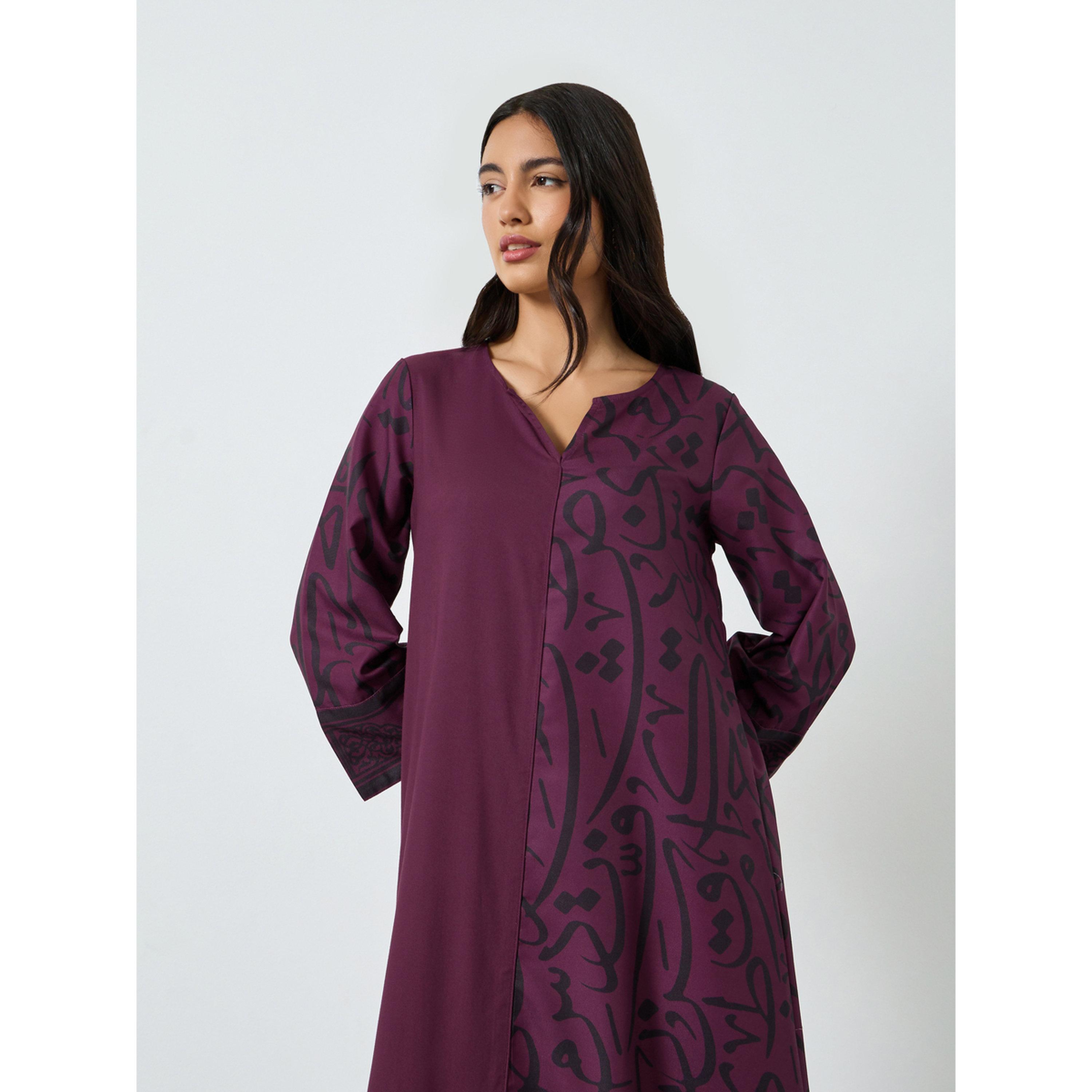 ستايلي - جلابية لون برغندي بياقة مدببة وطبعة عربية-women-arabicclothing-jalabiyas-image-2