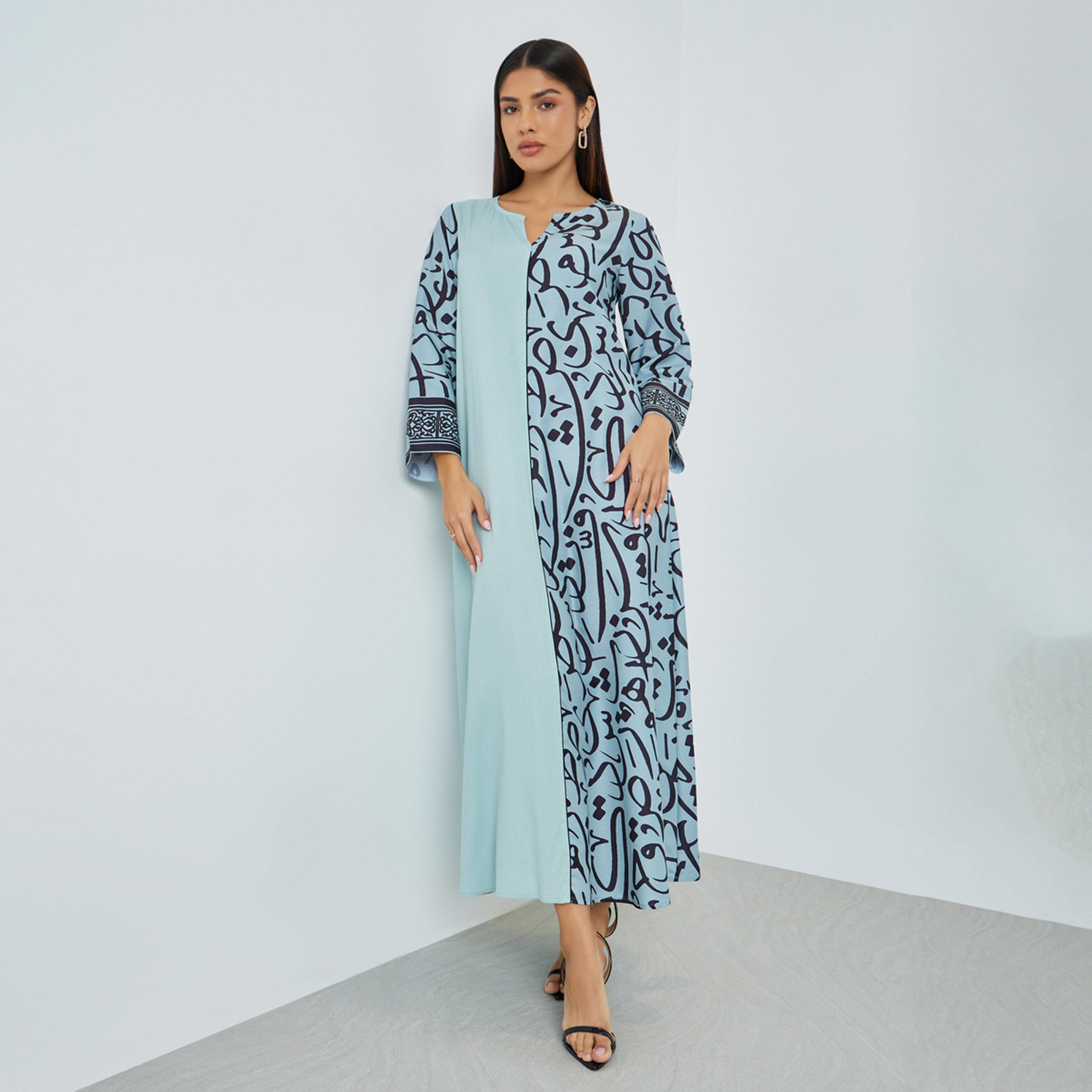 Amirah X Styli Green Notch Neck Jalabiya with Arabic Print-women-arabicclothing-jalabiyas-image-1
