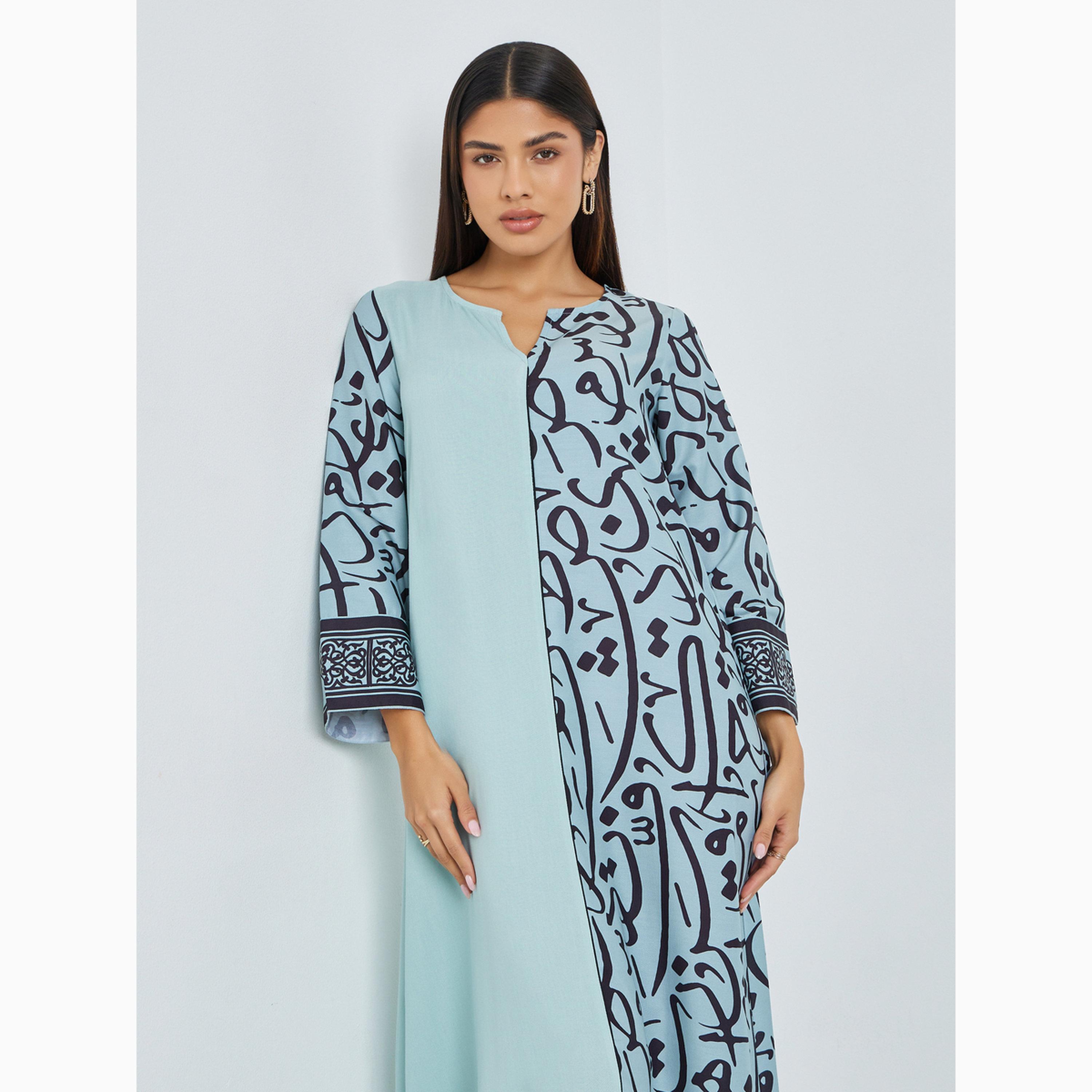 Amirah X Styli Green Notch Neck Jalabiya with Arabic Print-women-arabicclothing-jalabiyas-image-2