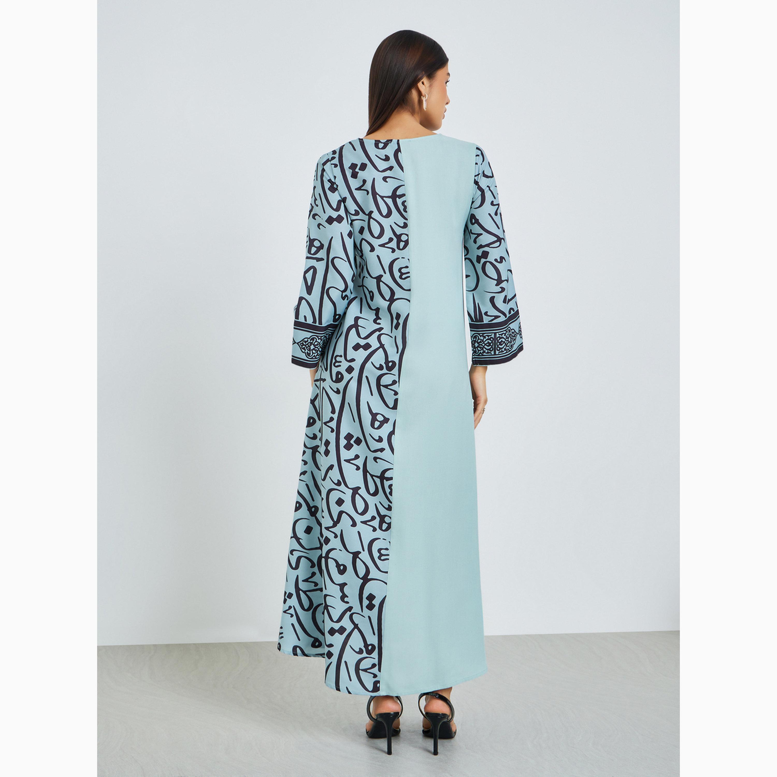 Amirah X Styli Green Notch Neck Jalabiya with Arabic Print-women-arabicclothing-jalabiyas-image-5