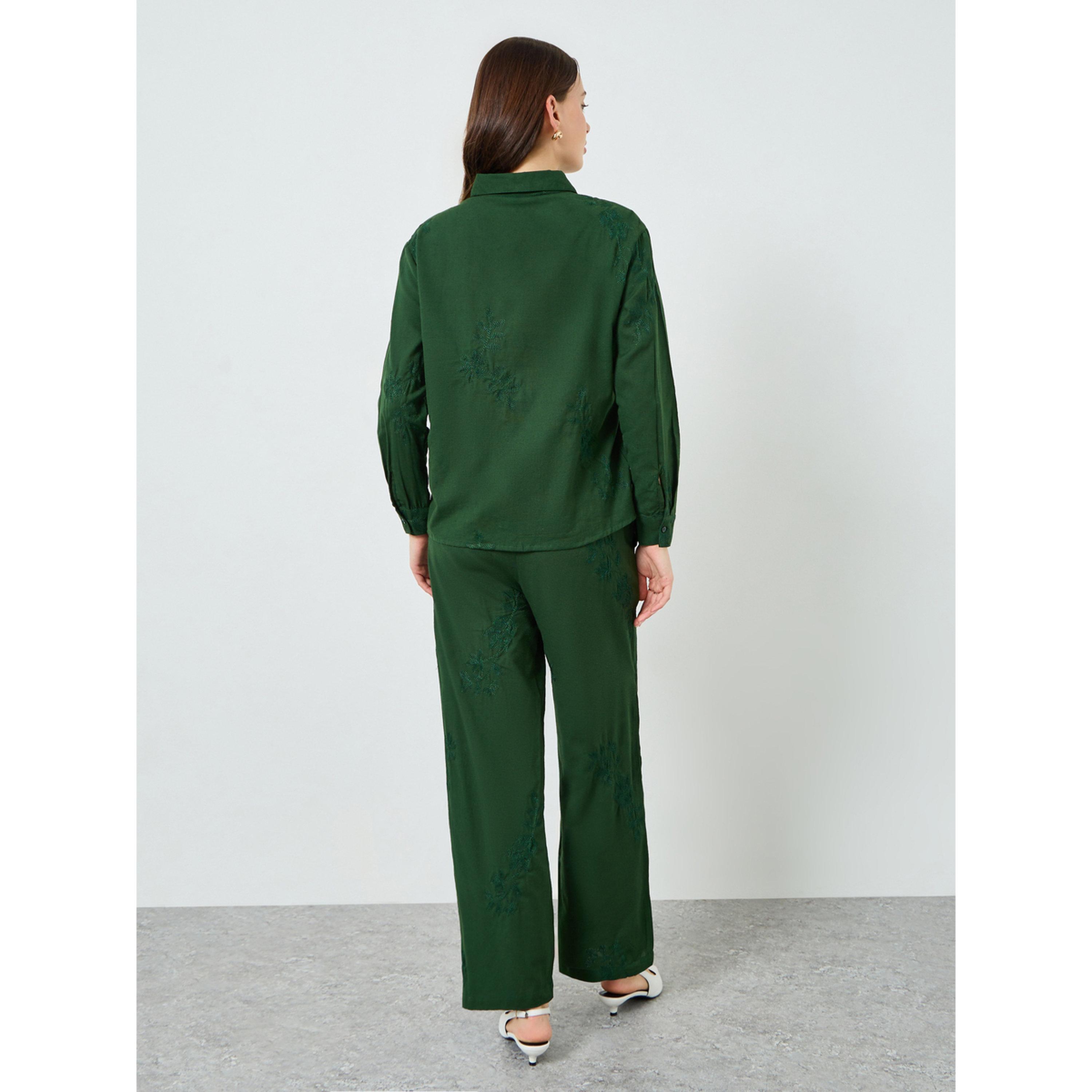 طقم منسق من بنطال وبلوزة بتفاصيل مُطرّزة-women-clothing-coordsets-image-5