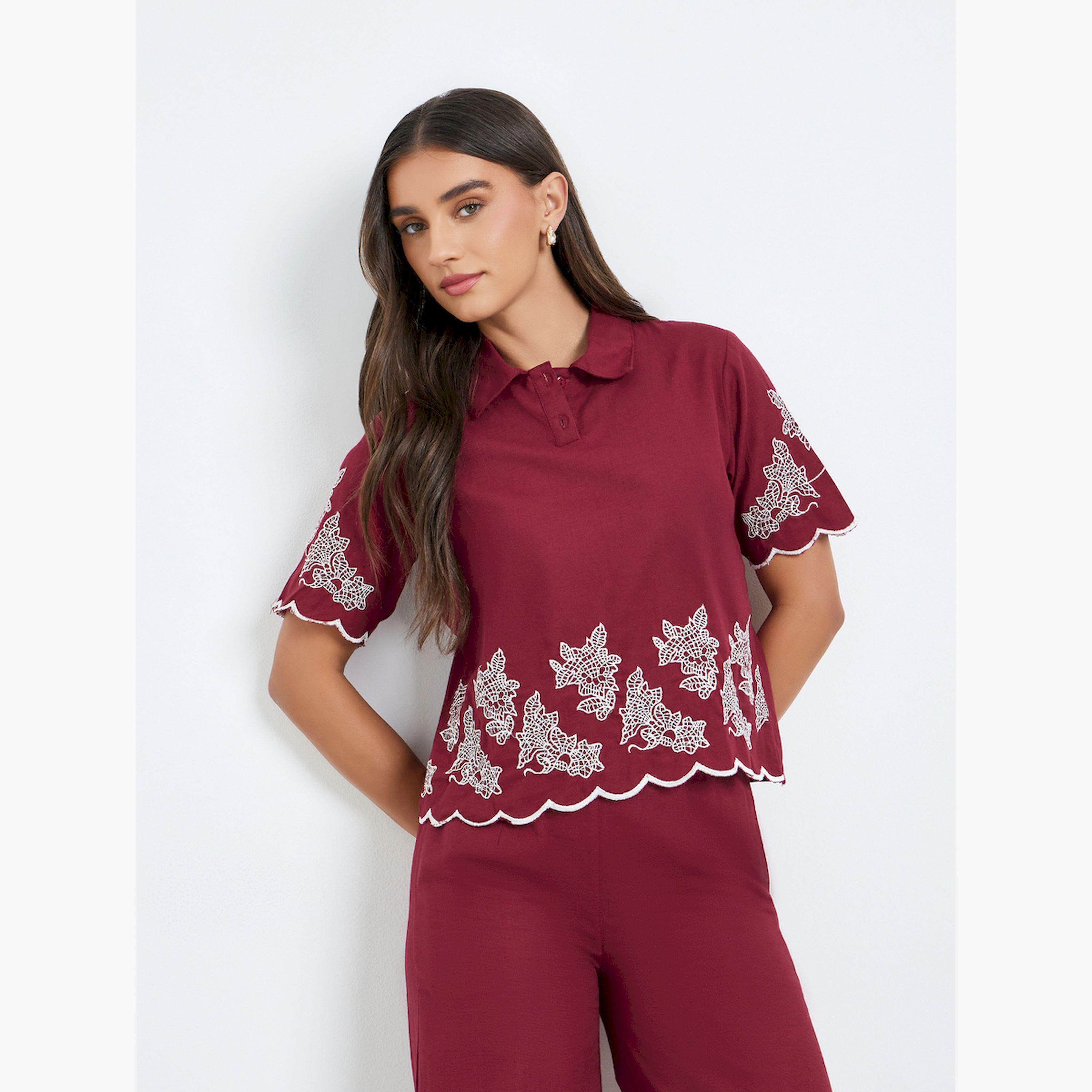 طقم منسق من بنطال وبلوزة بتفاصيل مُطرّزة-women-clothing-coordsets-image-2