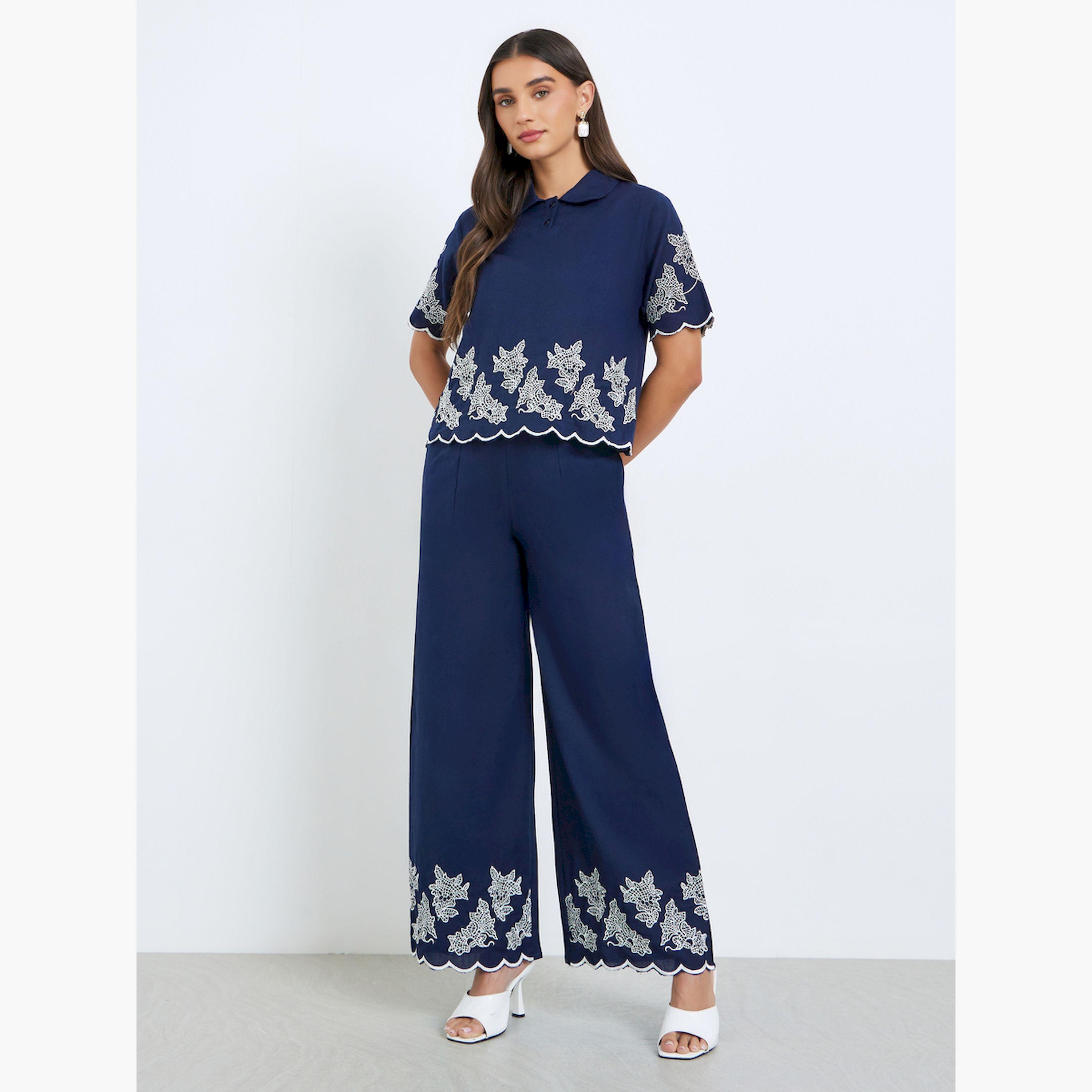 طقم منسق من بنطال وبلوزة بتفاصيل مُطرّزة-women-clothing-coordsets-image-1