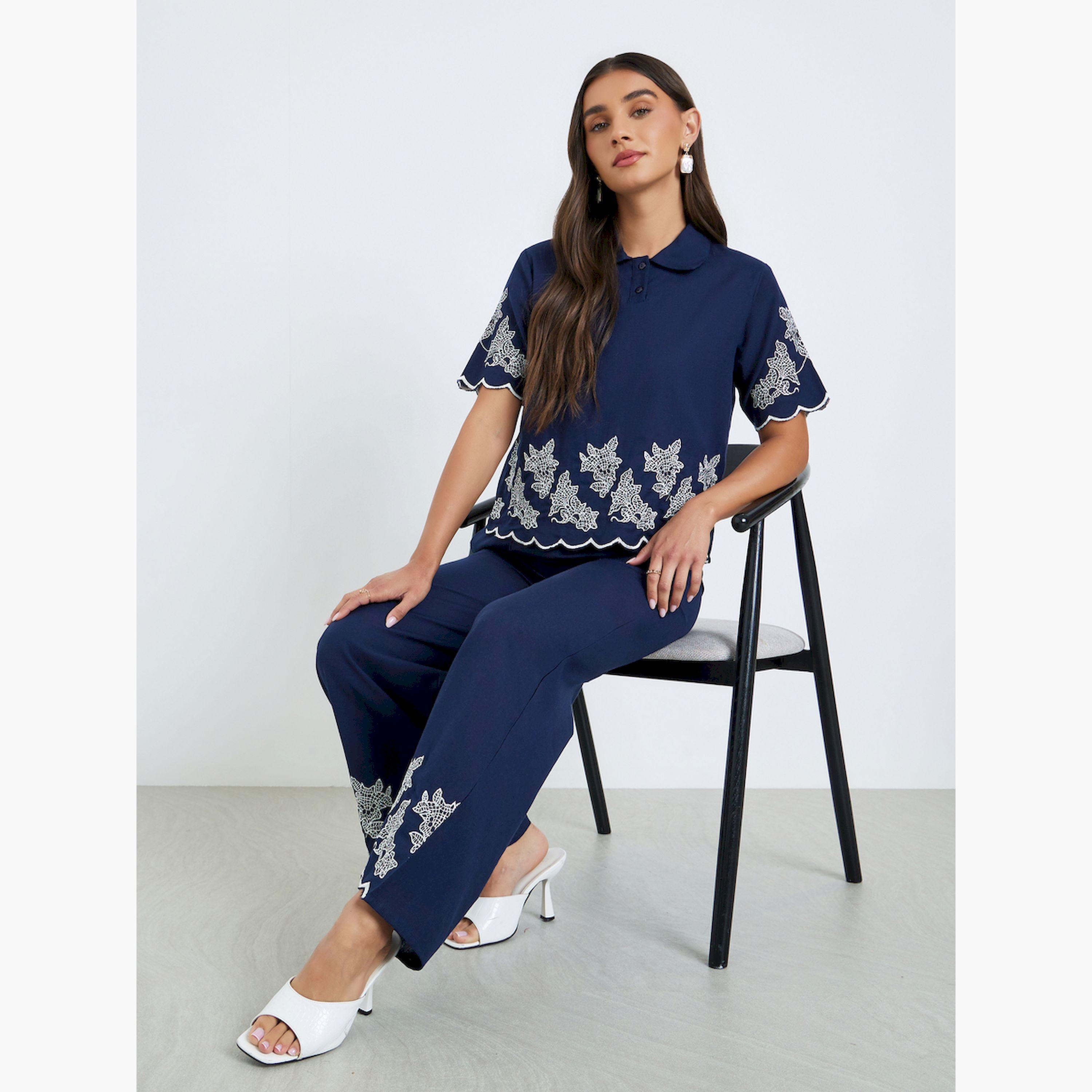 طقم منسق من بنطال وبلوزة بتفاصيل مُطرّزة-women-clothing-coordsets-image-2