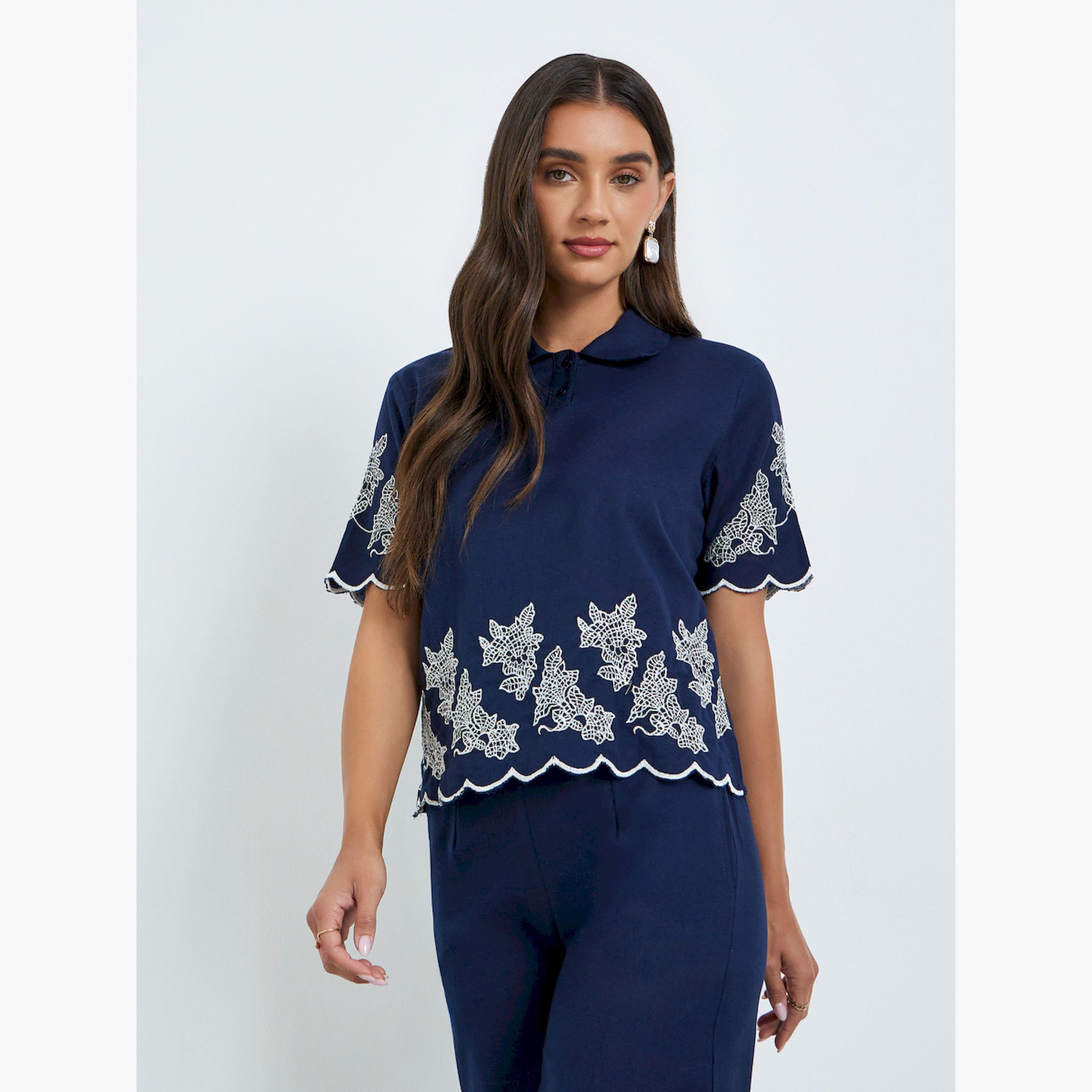 طقم منسق من بنطال وبلوزة بتفاصيل مُطرّزة-women-clothing-coordsets-image-3