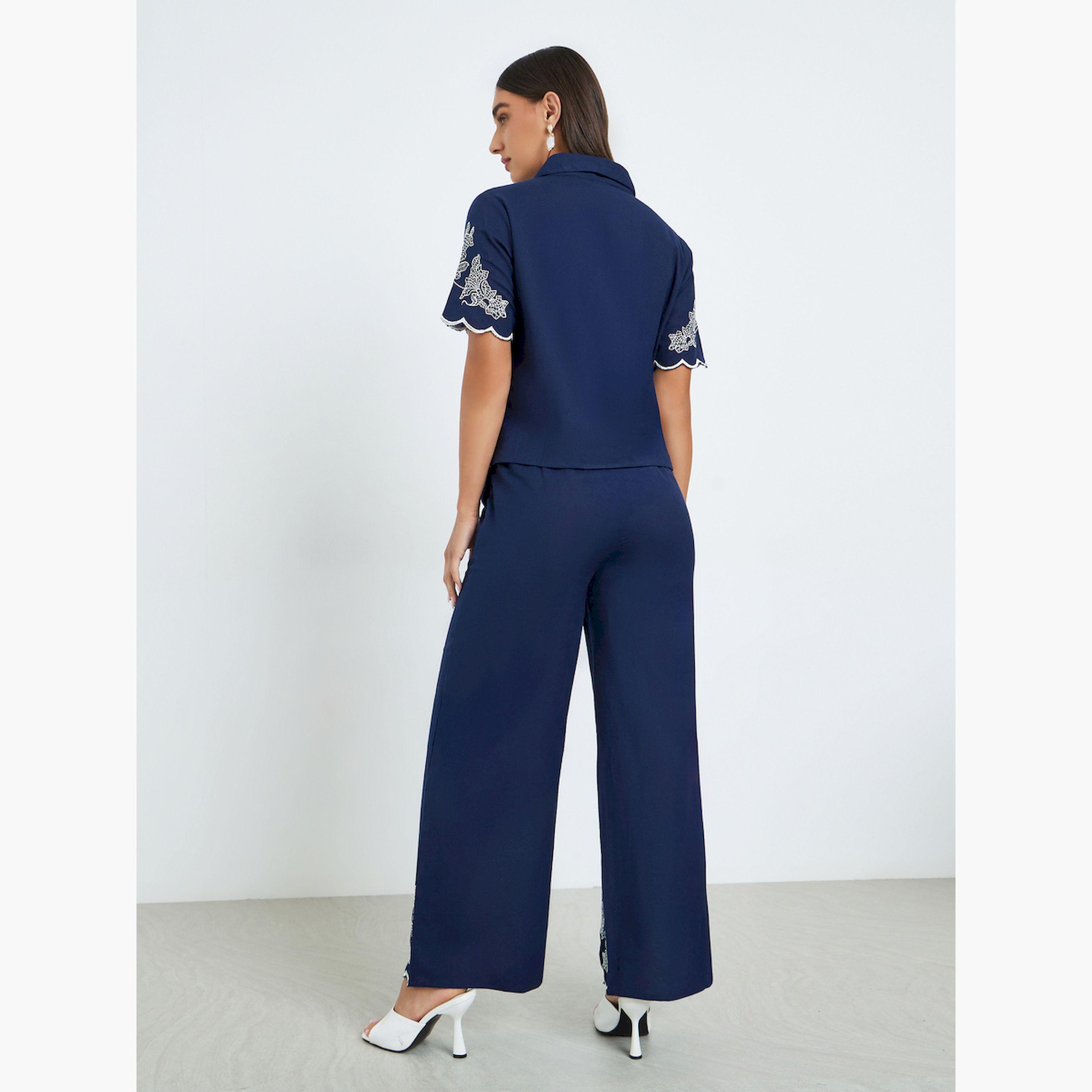 طقم منسق من بنطال وبلوزة بتفاصيل مُطرّزة-women-clothing-coordsets-image-4
