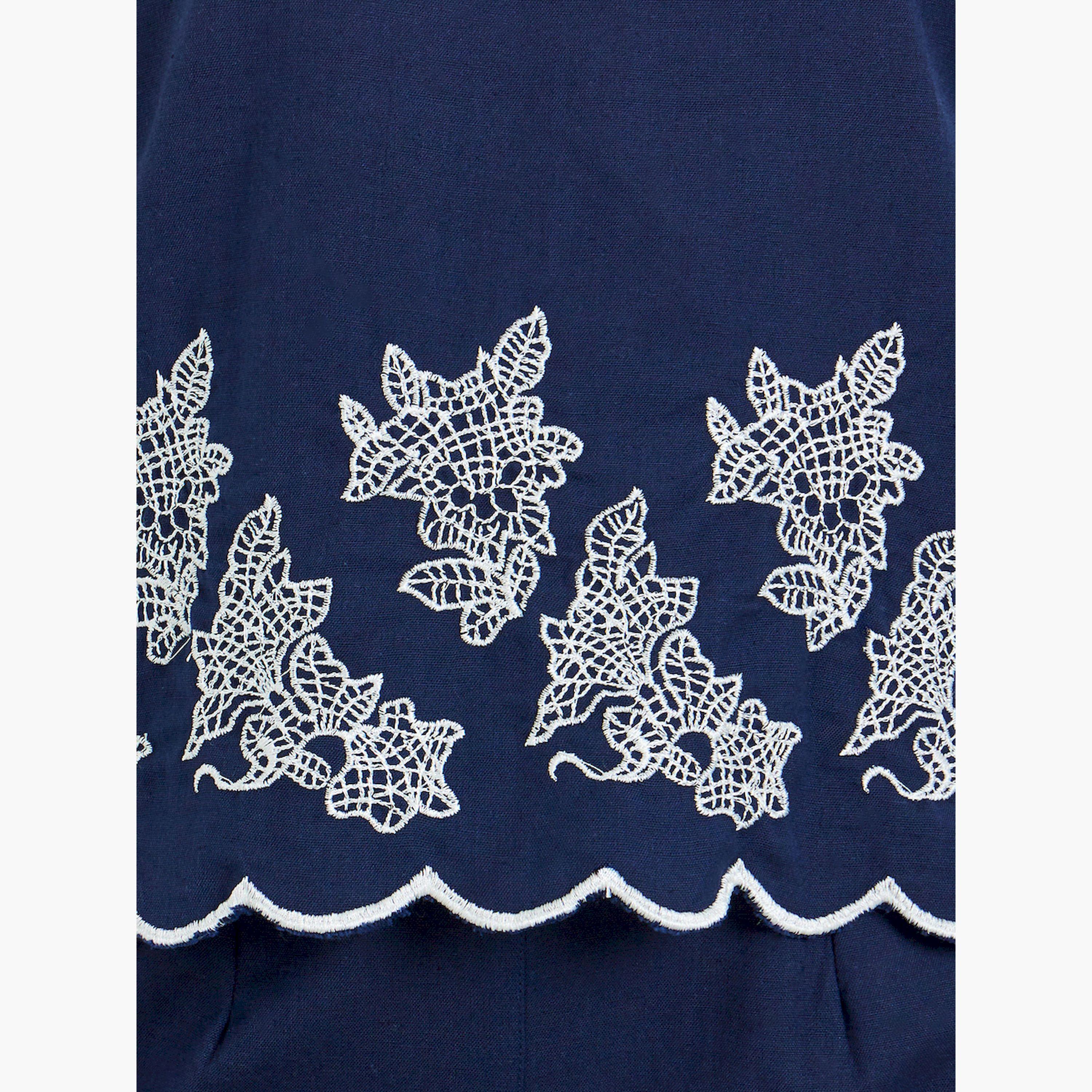 طقم منسق من بنطال وبلوزة بتفاصيل مُطرّزة-women-clothing-coordsets-image-6