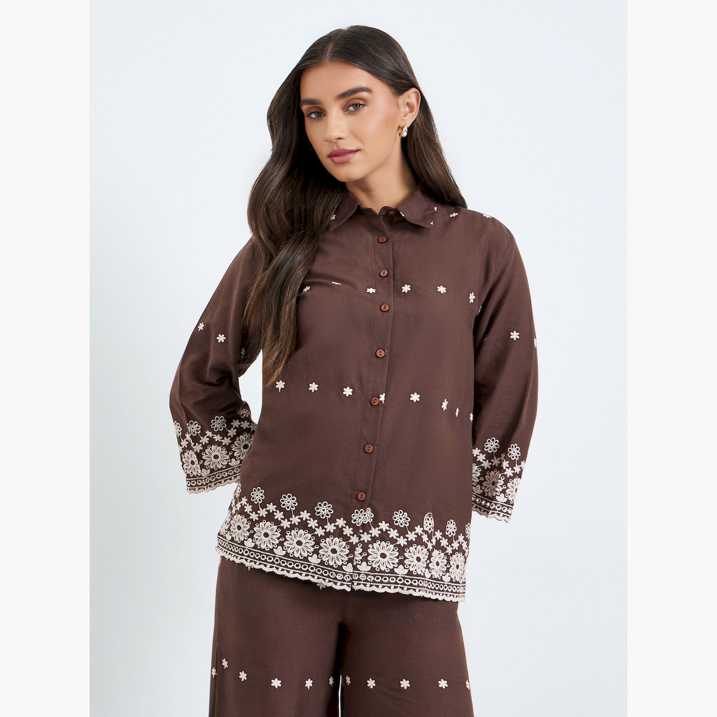 طقم منسق من بنطال وبلوزة بتفاصيل مُطرّزة-women-clothing-coordsets-image-2