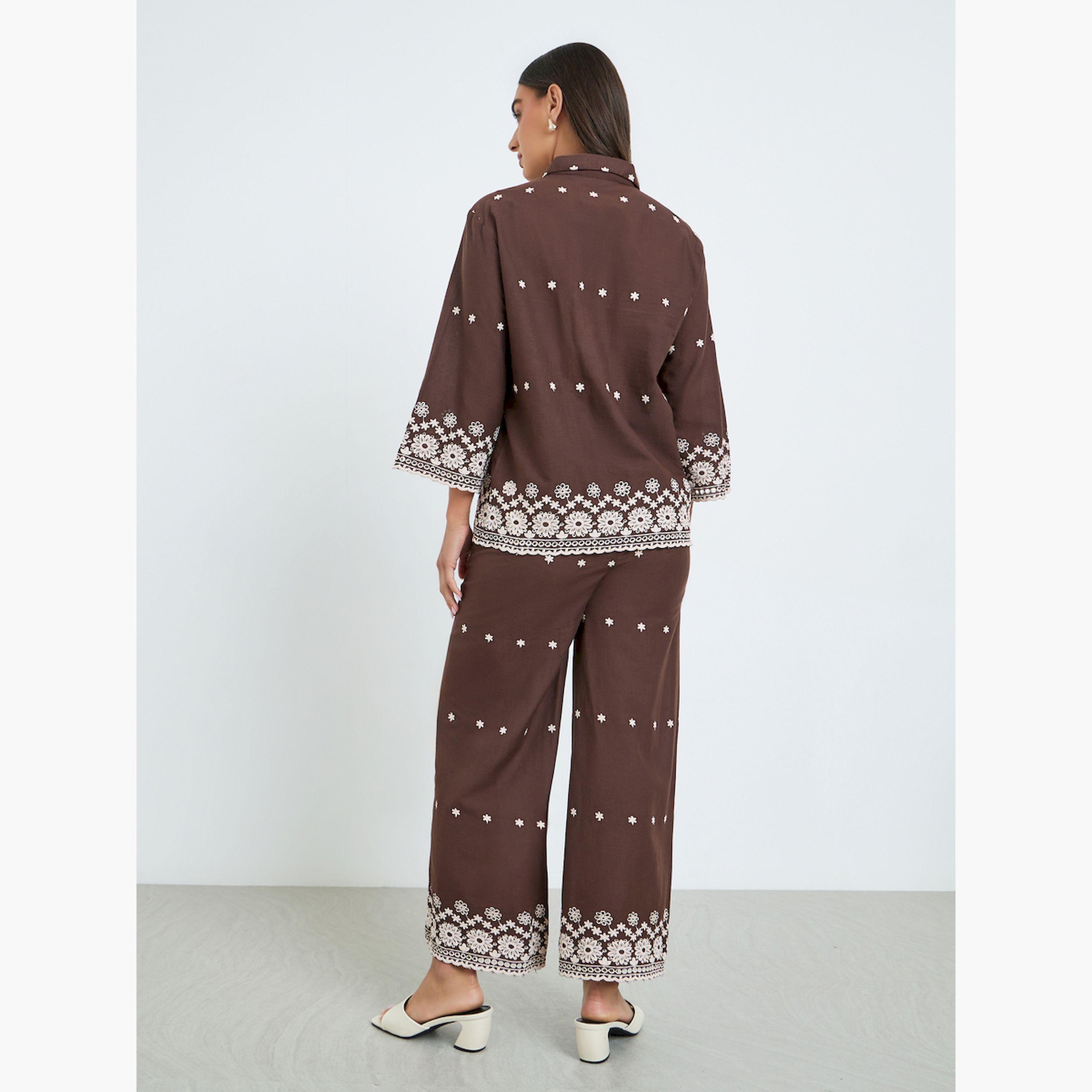 طقم منسق من بنطال وبلوزة بتفاصيل مُطرّزة-women-clothing-coordsets-image-3