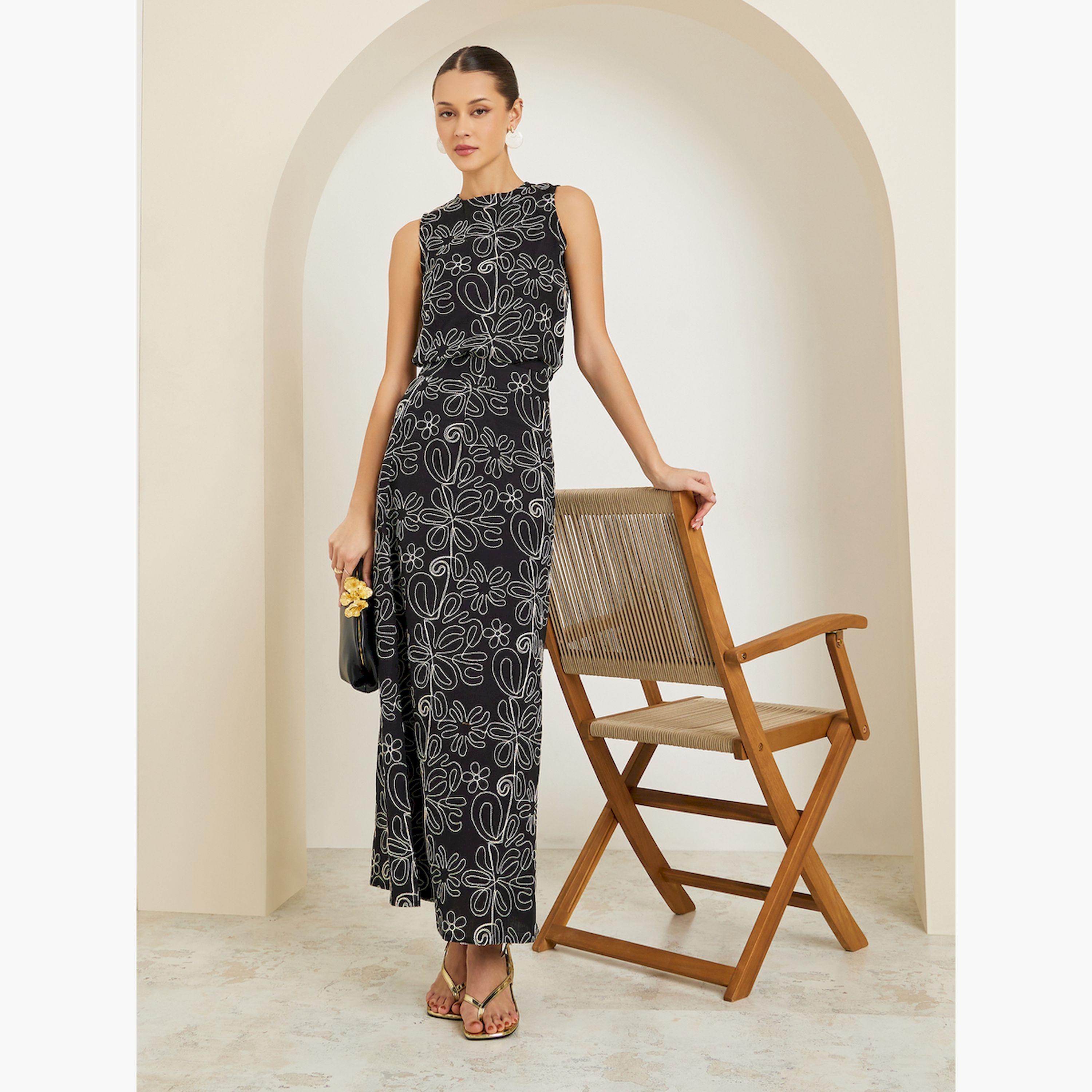تنورة طويلة سوداء بتفاصيل مُطرّزة-women-clothing-bottoms-skirts-image-2
