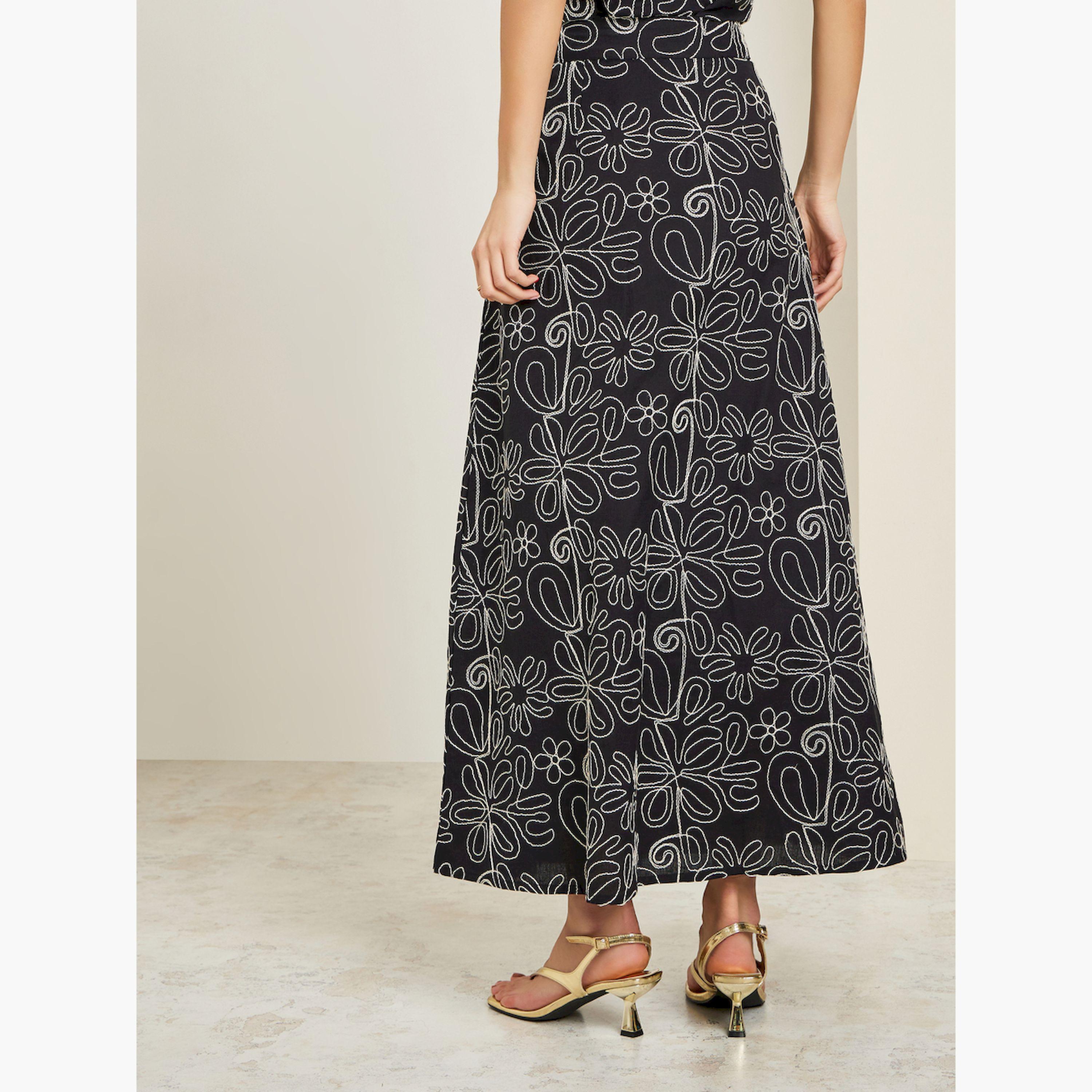 تنورة طويلة سوداء بتفاصيل مُطرّزة-women-clothing-bottoms-skirts-image-4