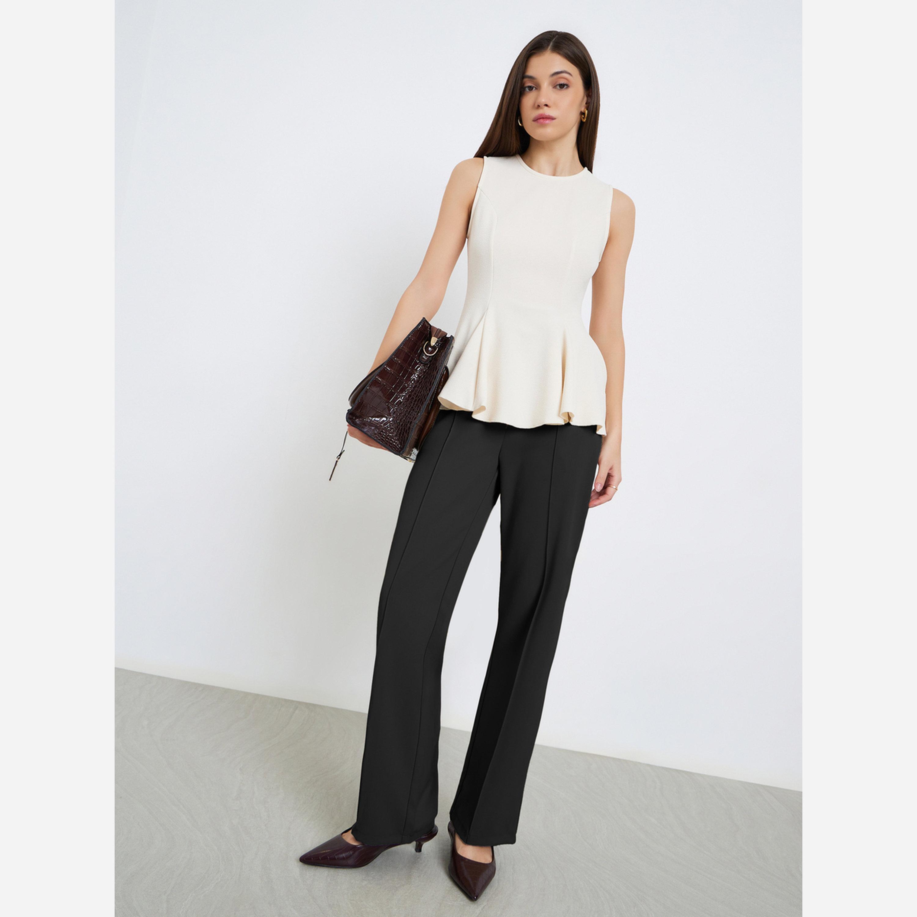 ستايلي - بلوزة للنساء لون كريمي بدون أكمام قماش التريكو تصميم بيبلوم-women-clothing-shirtsandblouses-blouses-image-2