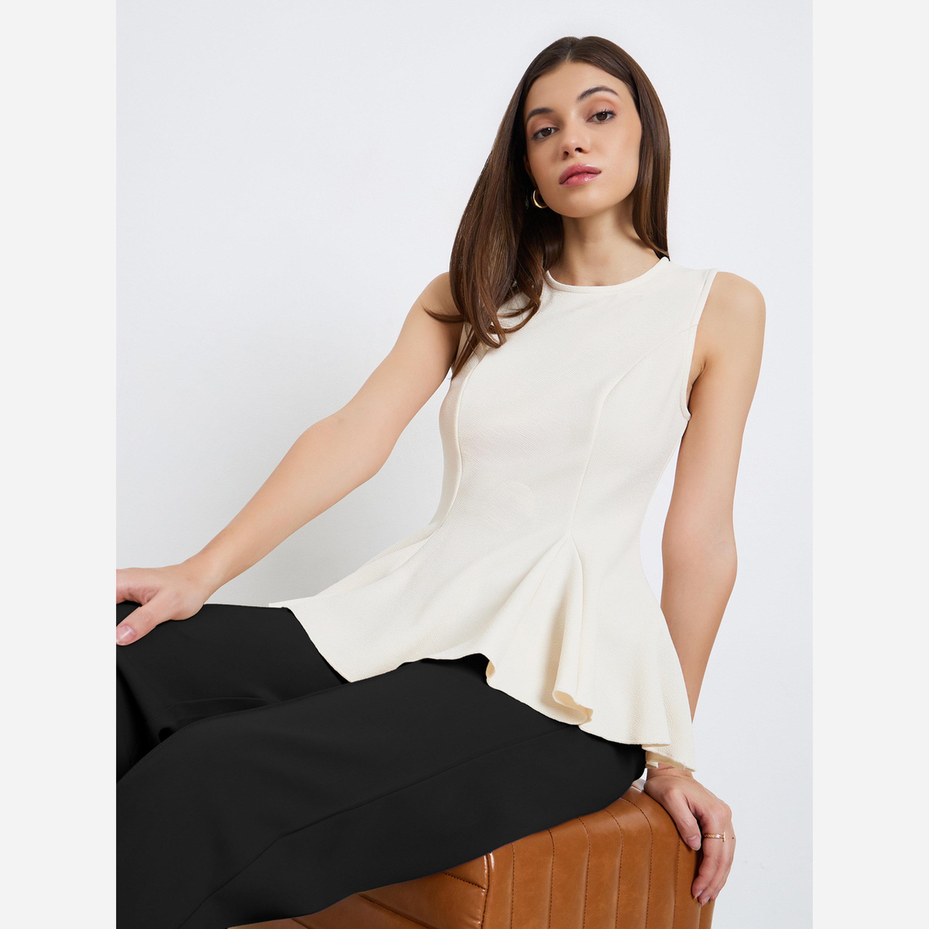 ستايلي - بلوزة للنساء لون كريمي بدون أكمام قماش التريكو تصميم بيبلوم-women-clothing-shirtsandblouses-blouses-image-3