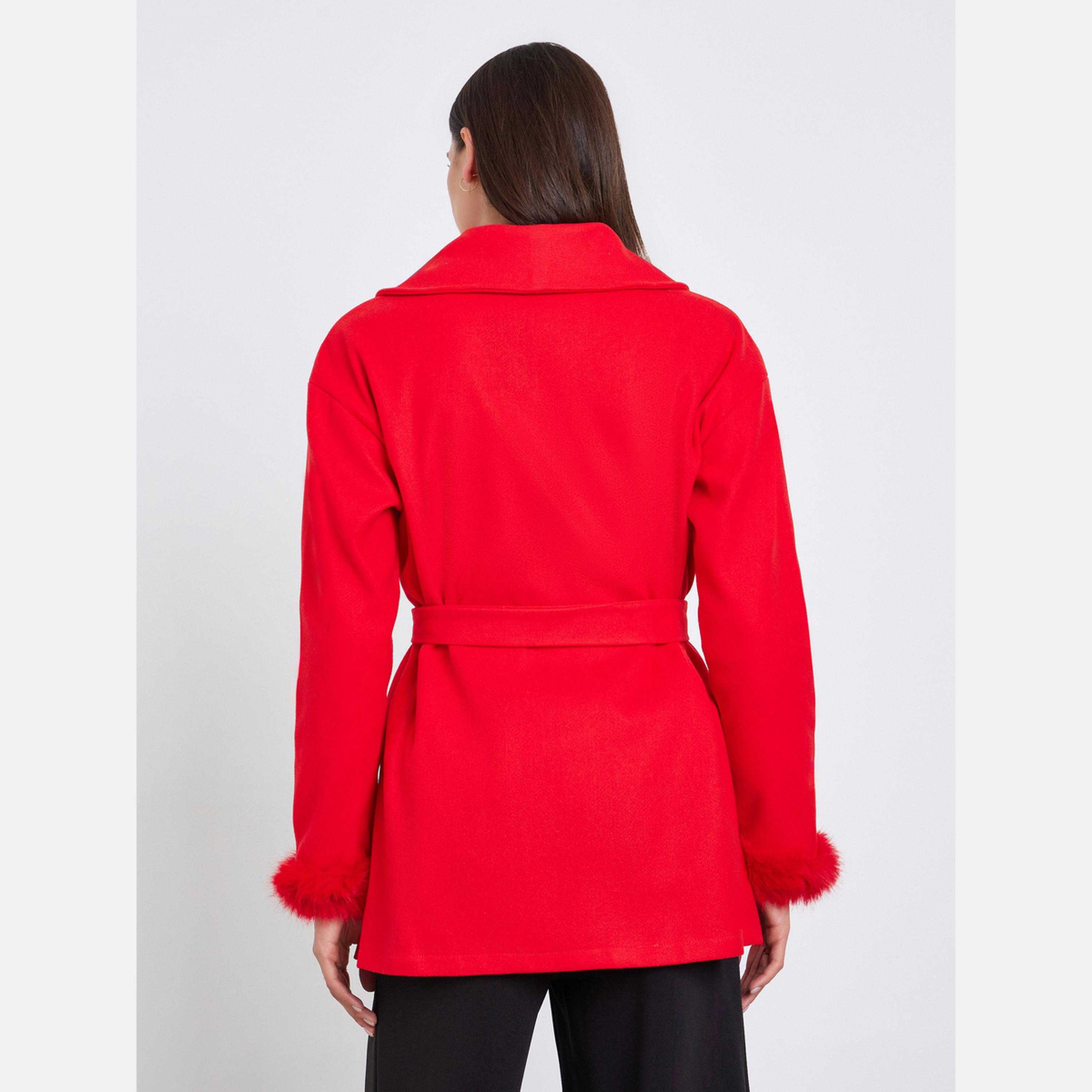 تيك تو - معطف نسائي طويل بأكمام طويلة وياقة شال وحواف من الفرو الصناعي باللون الأحمر-women-winterwear-coatsandjackets-jackets-image-5