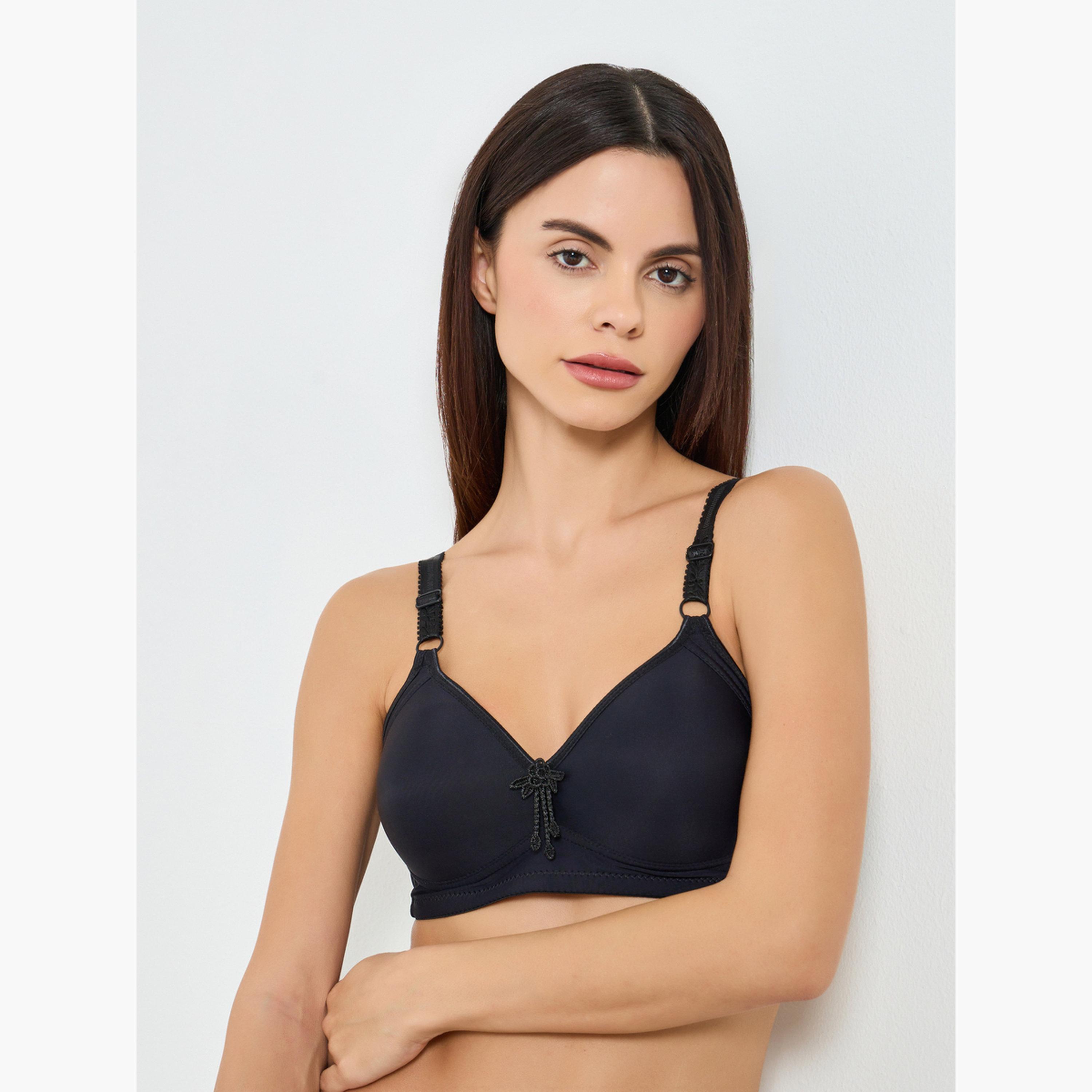 حمالة صدر مبطنة بدون سلك بتصميم سادة مع تفاصيل زخرفة شرّابات من Take Two-women-clothing-lingerie-bras-image-1