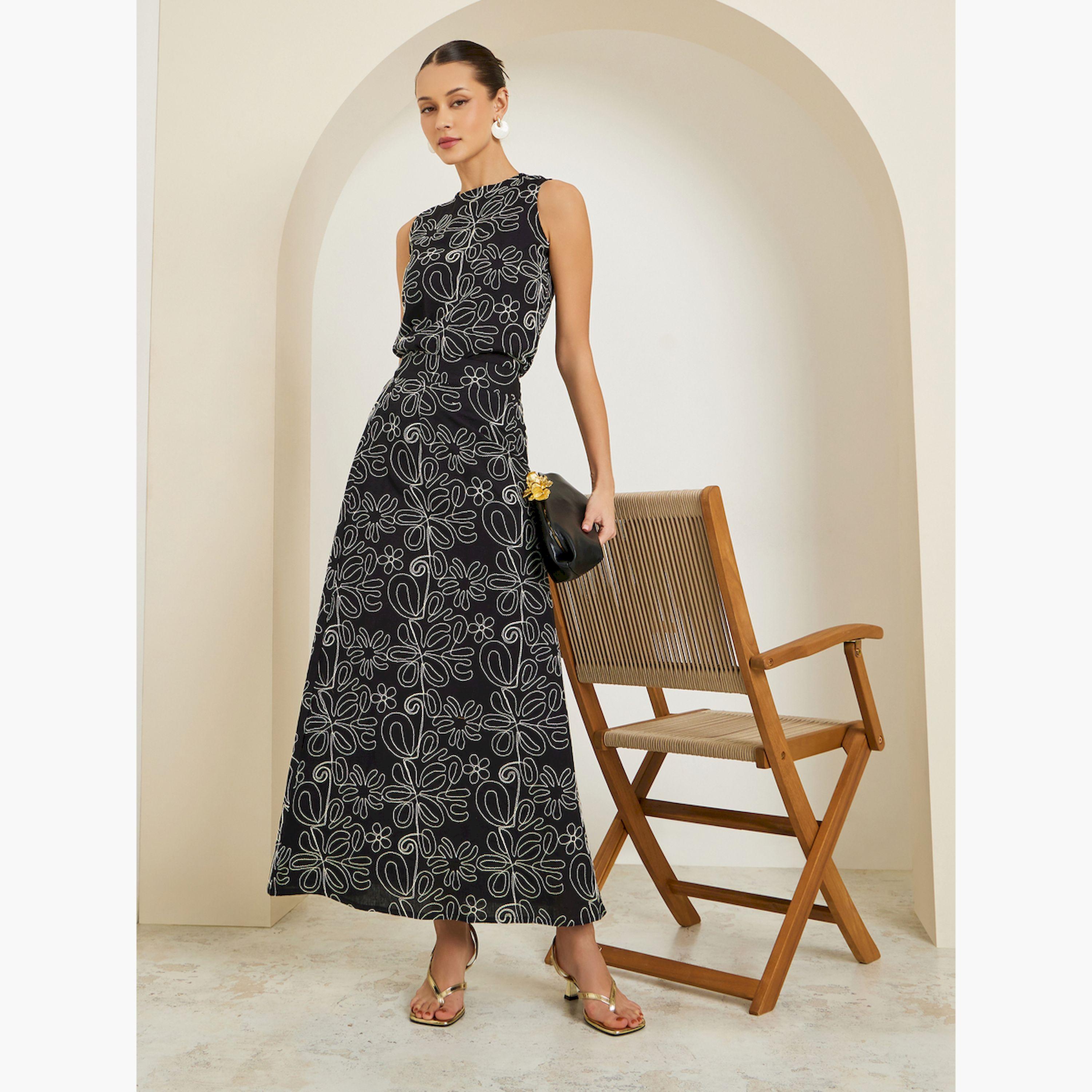 بلوزة سوداء مطرزة بنقشة زهور-women-clothing-shirtsandblouses-blouses-image-2