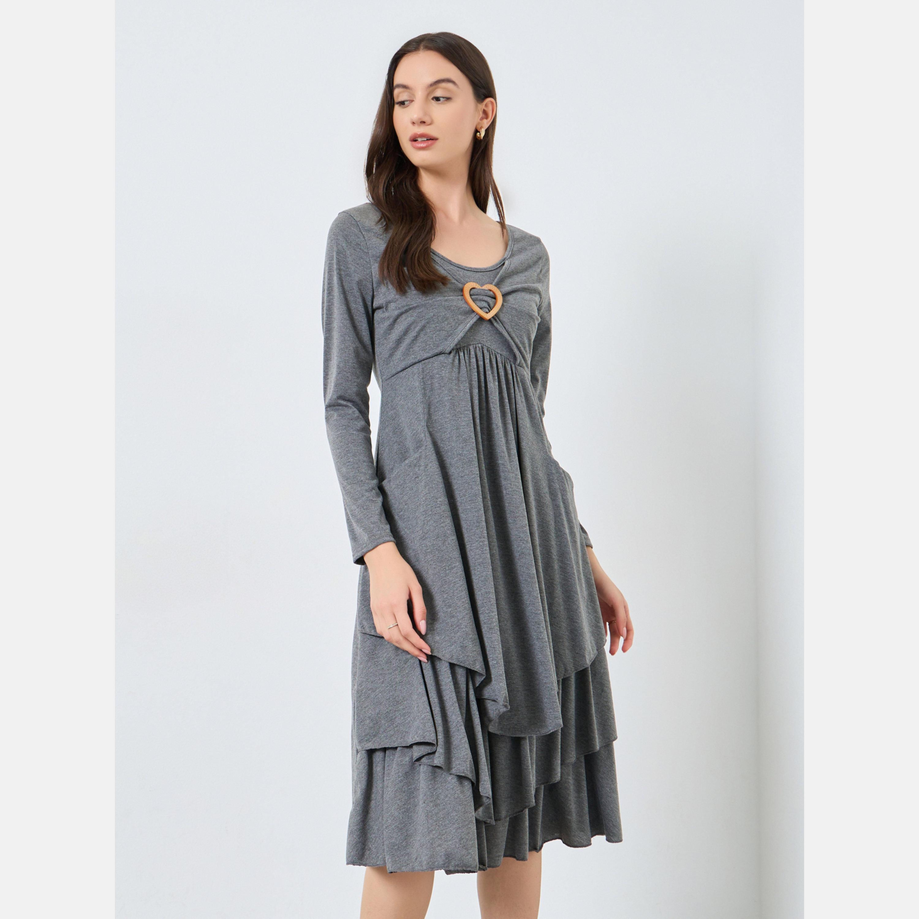 تيك تو - فستان متوسط ​​الطول لون رمادي حافة مكشكشة وجزء أمامي معدني على شكل قلب-women-clothing-dresses-image-1