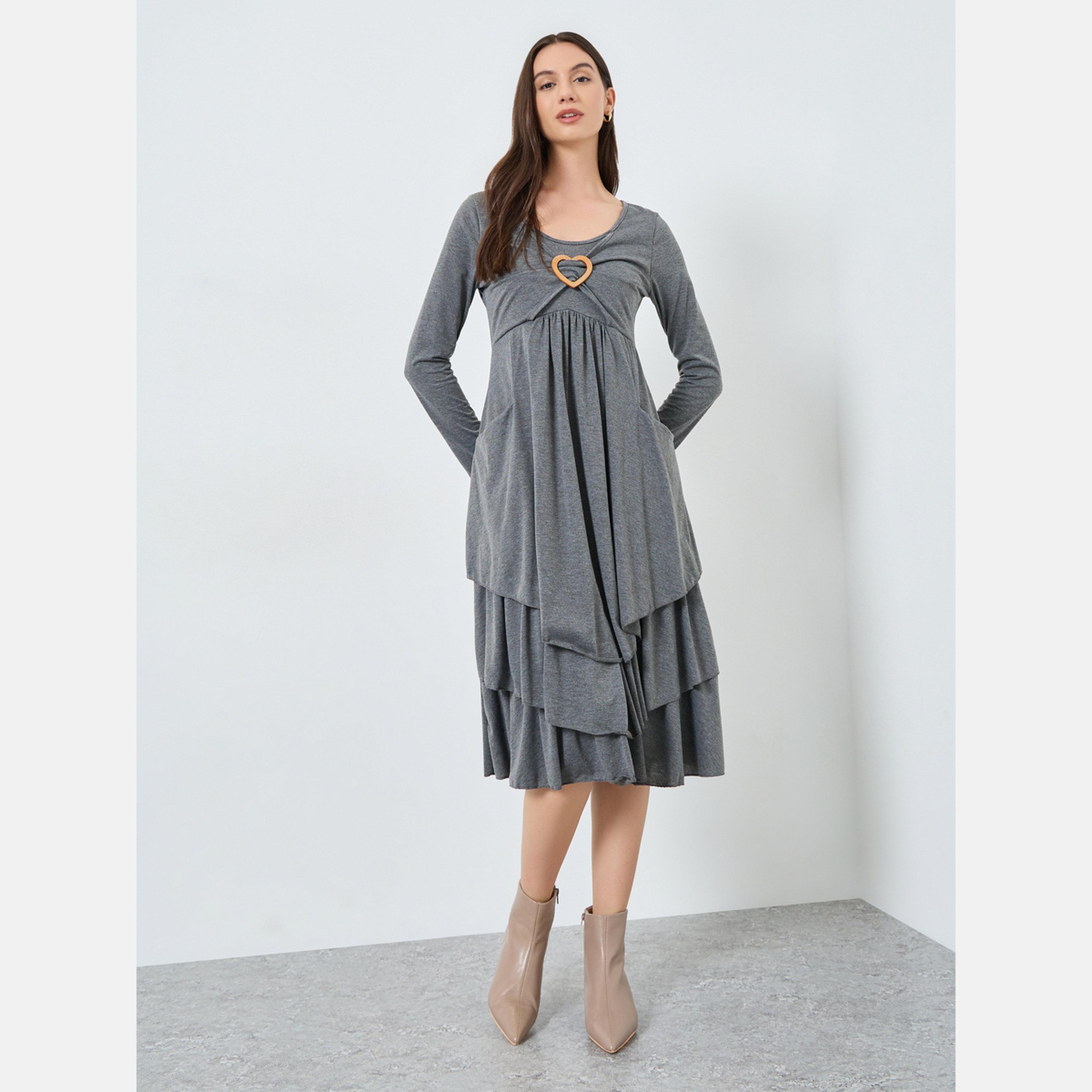 تيك تو - فستان متوسط ​​الطول لون رمادي حافة مكشكشة وجزء أمامي معدني على شكل قلب-women-clothing-dresses-image-2