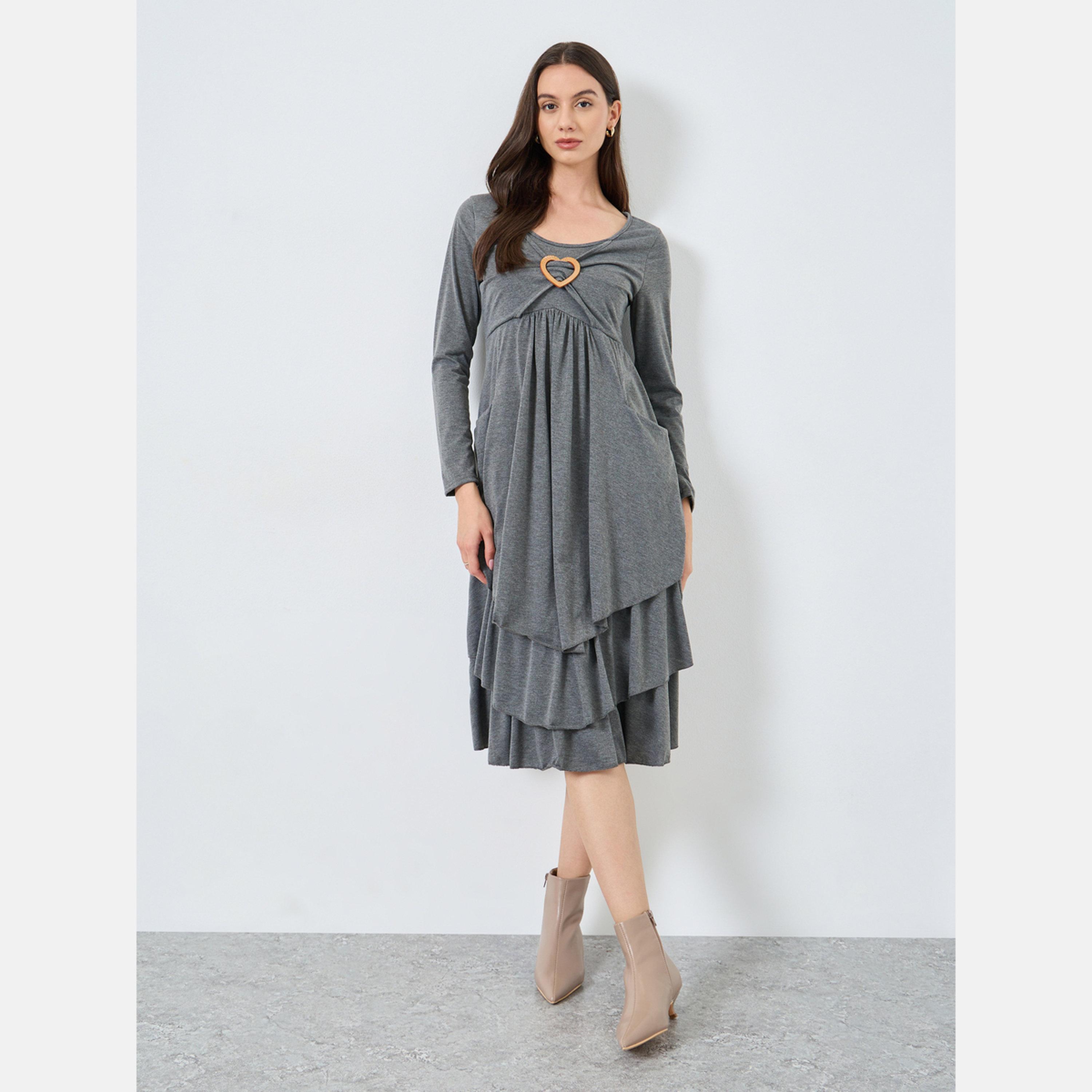 تيك تو - فستان متوسط ​​الطول لون رمادي حافة مكشكشة وجزء أمامي معدني على شكل قلب-women-clothing-dresses-image-3