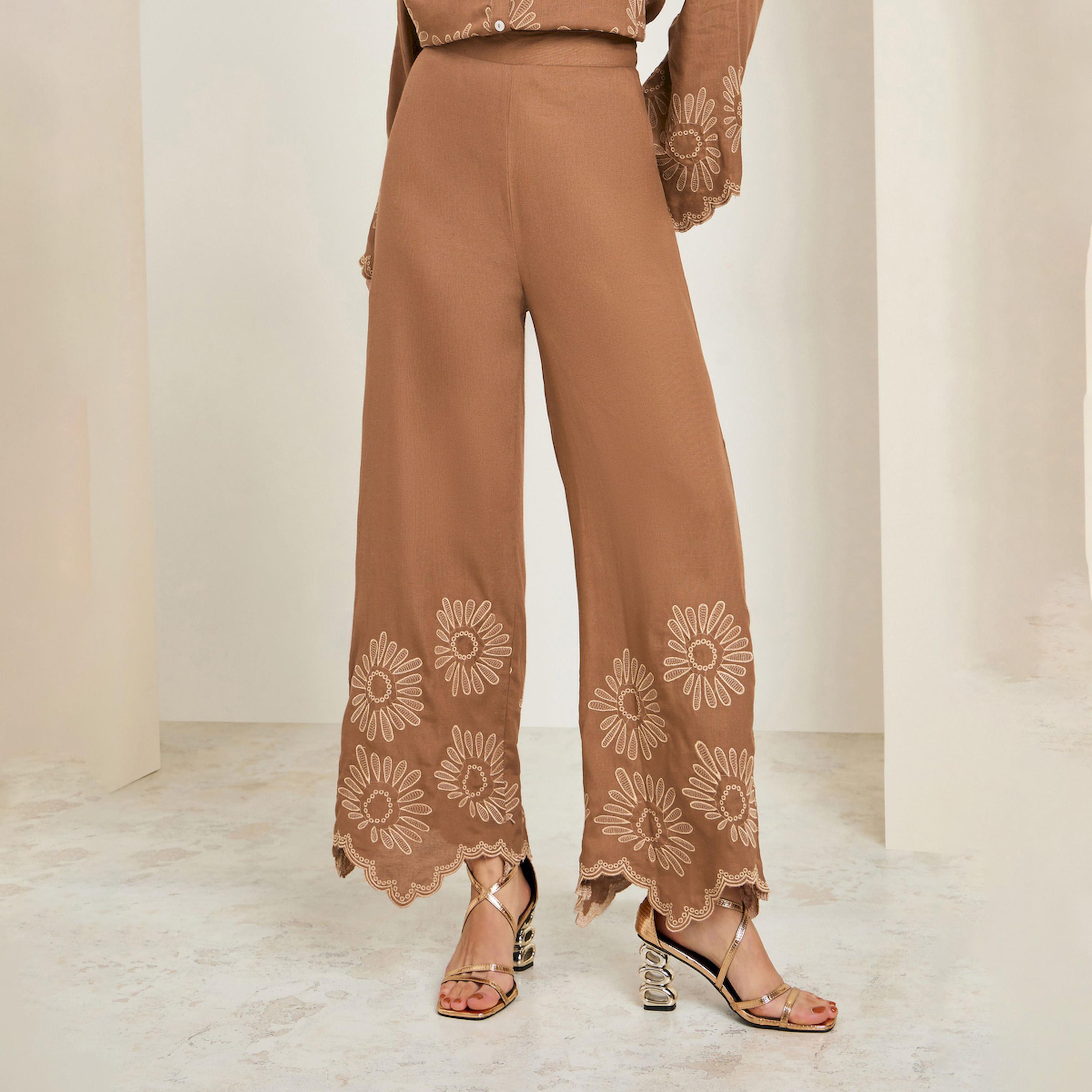 بنطال بأرجل واسعة وتفاصيل مُطرّزة-women-clothing-bottoms-trousers-image-1