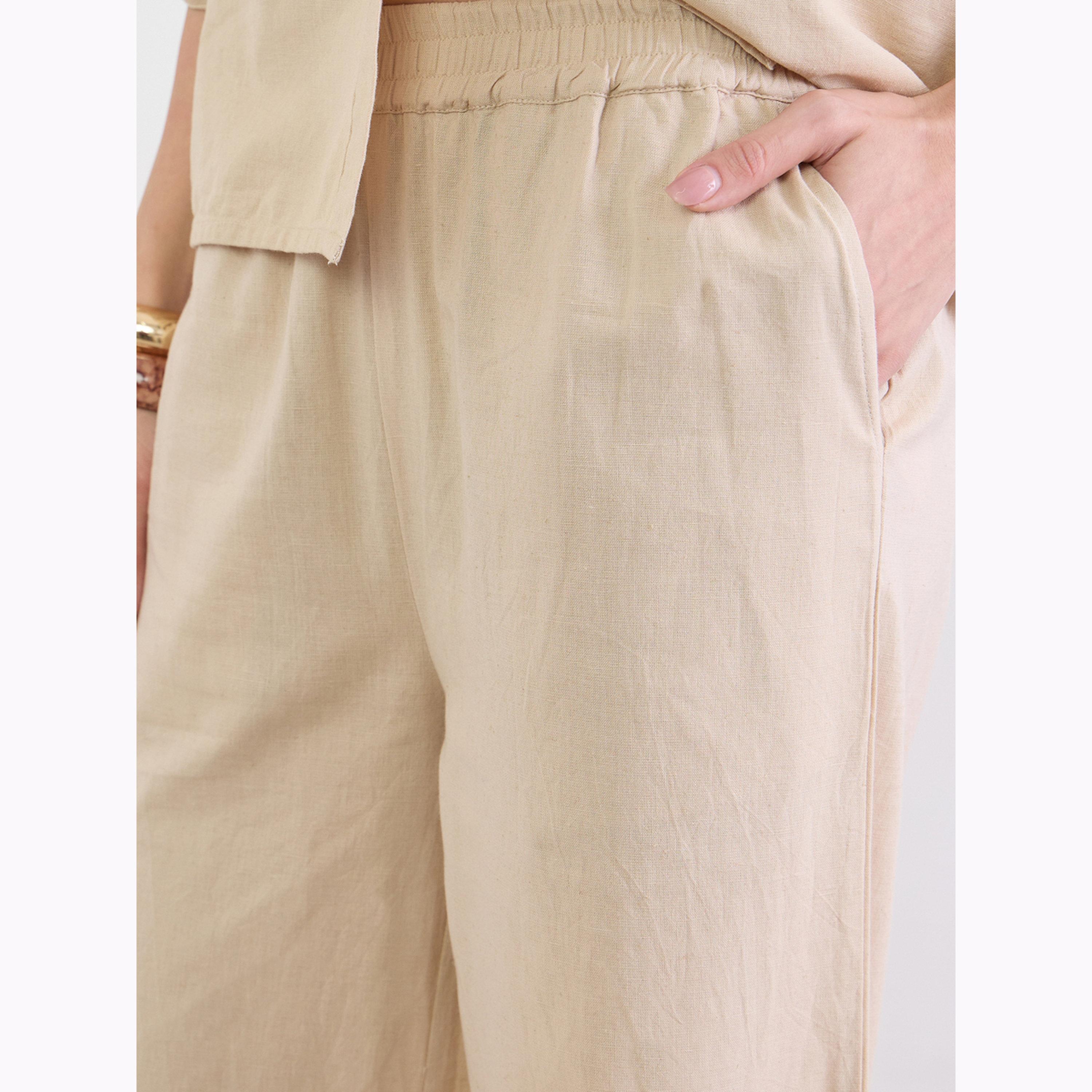 بنطال بأرجل واسعة وتفاصيل شيفلي لون بيج-women-clothing-bottoms-joggers-image-3