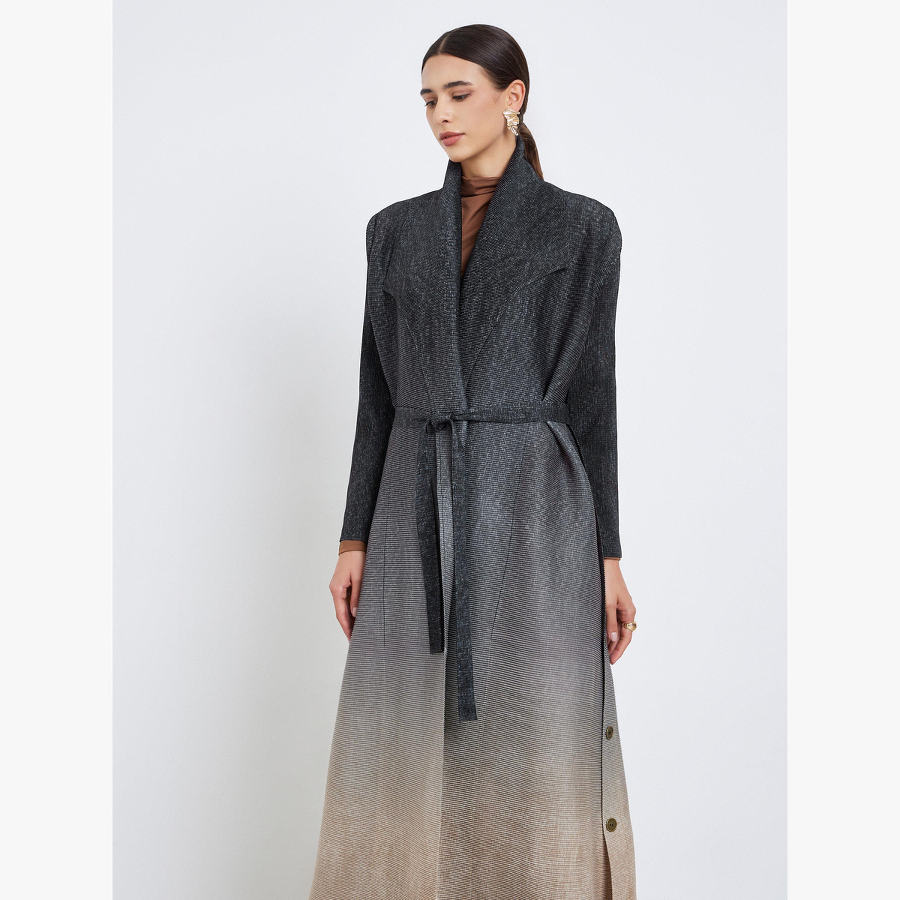 عباية محبوكة بكسرات بتدرج لوني وتفصيلة أزرار جانبية وأكمام طويلة-women-arabicclothing-abayas-image-3