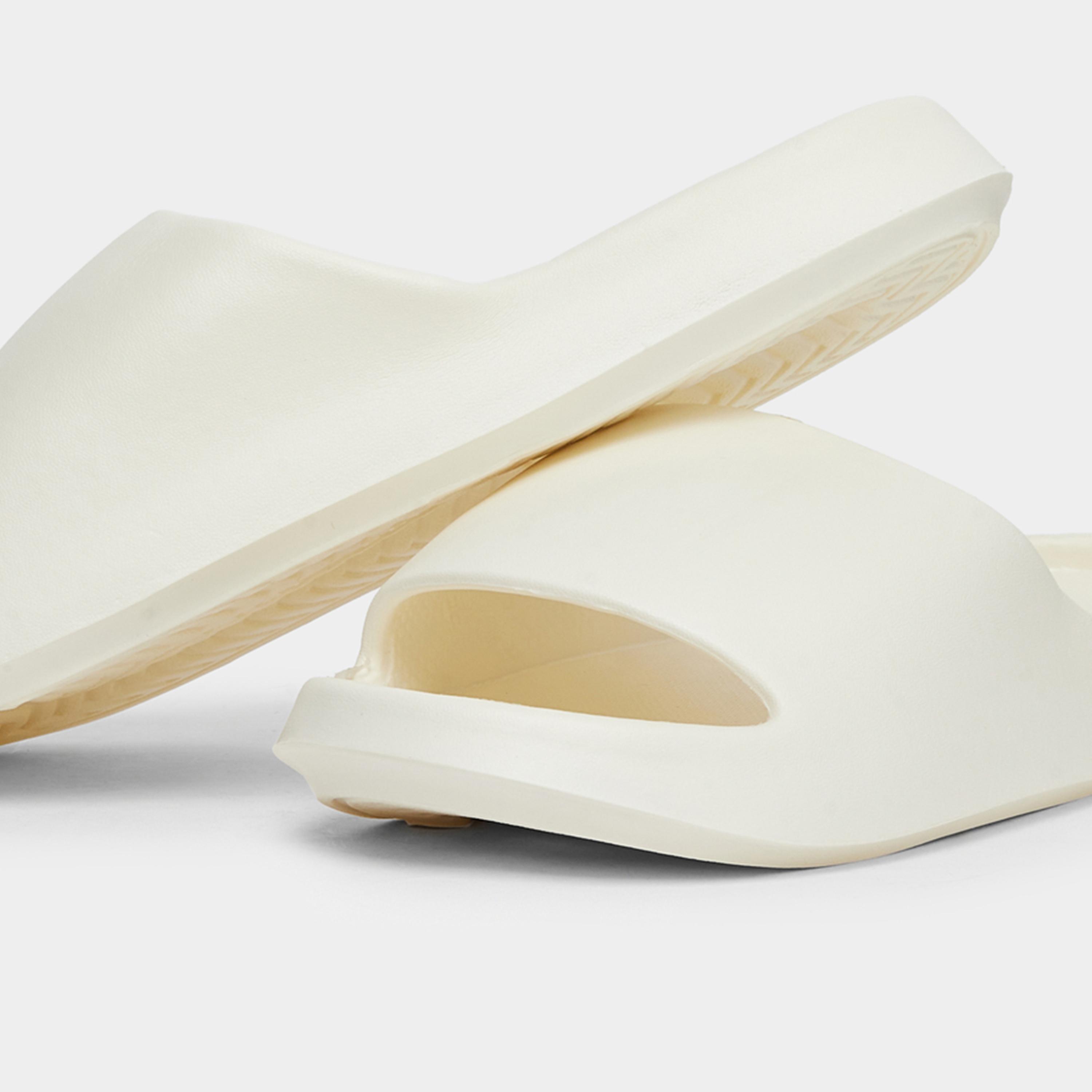 تيك تو - شبشب حمام بنعل سميك متين-women-shoes-flats-slides-image-4
