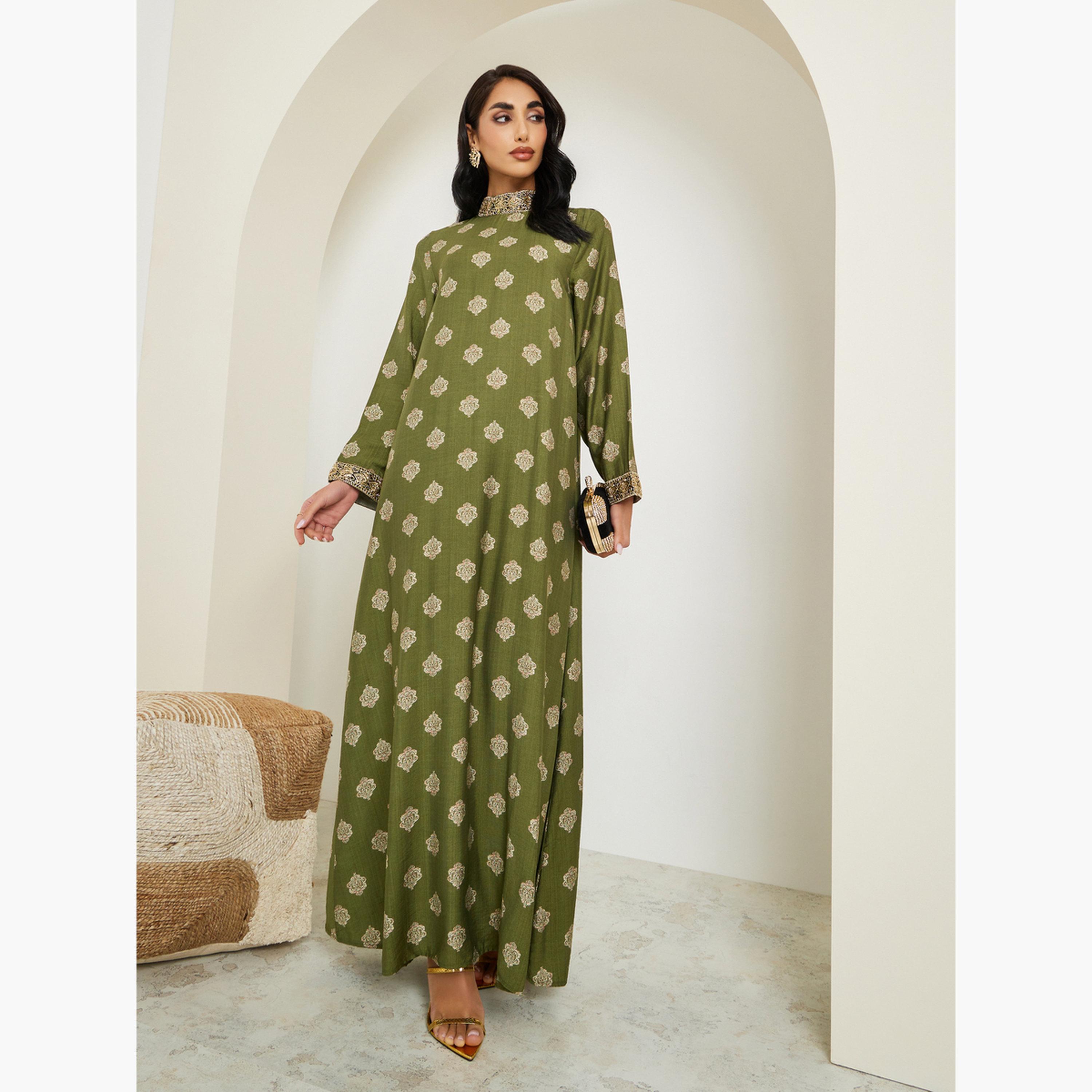 Amirah X Styli Women Stand Collar Printed Jalabiya With Lace Trim-women-arabicclothing-jalabiyas-image-2